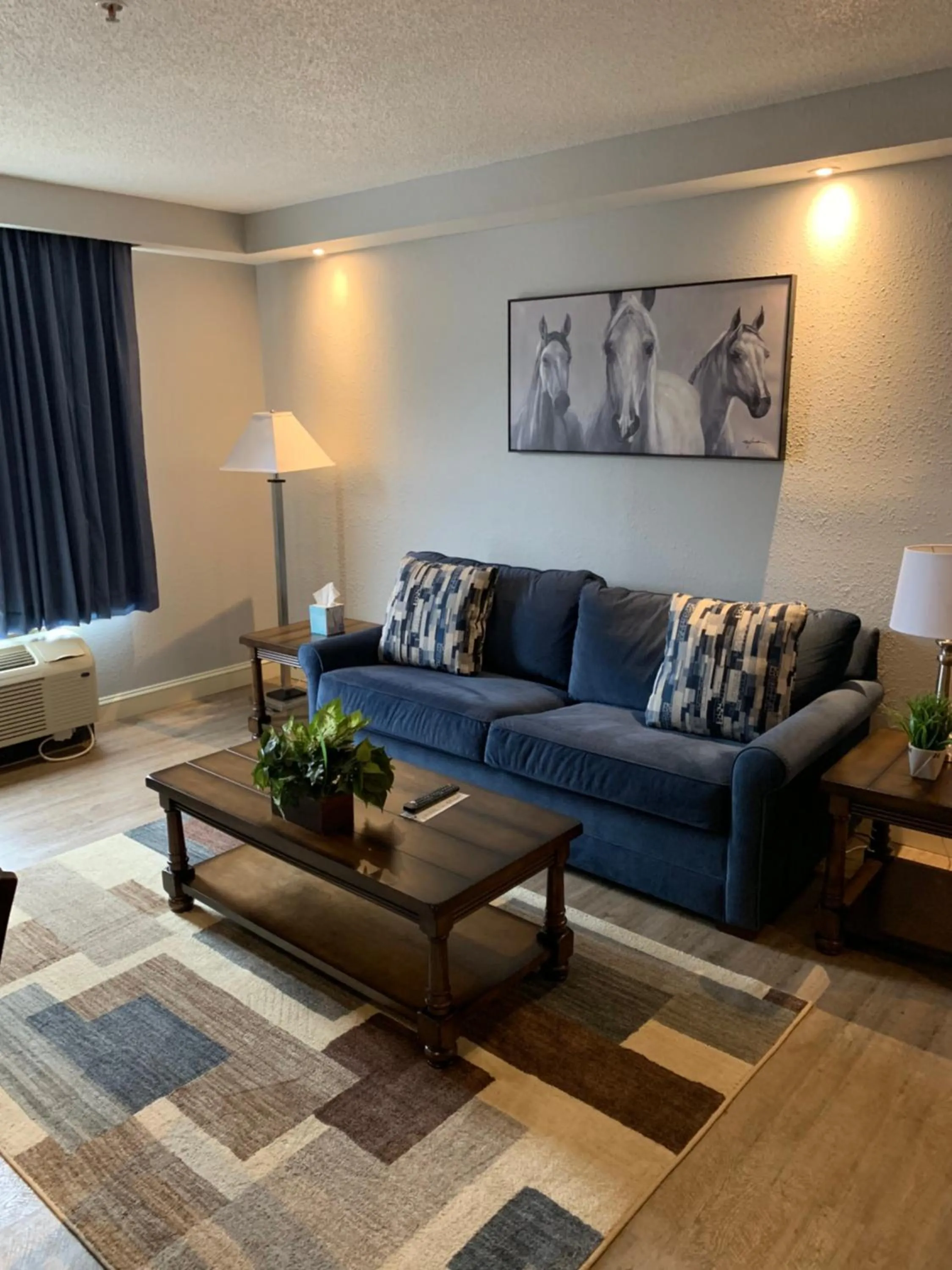 Living room in McCoy's Inn