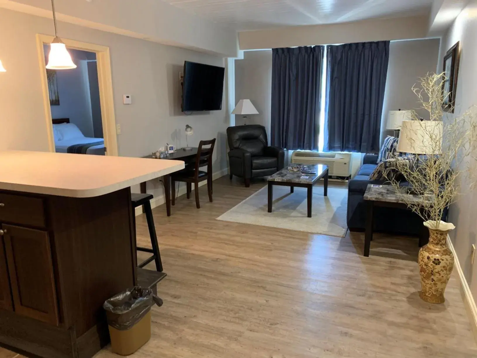 Standard Double Suite in McCoy's Inn Standard Double Suite in McCoy's Inn