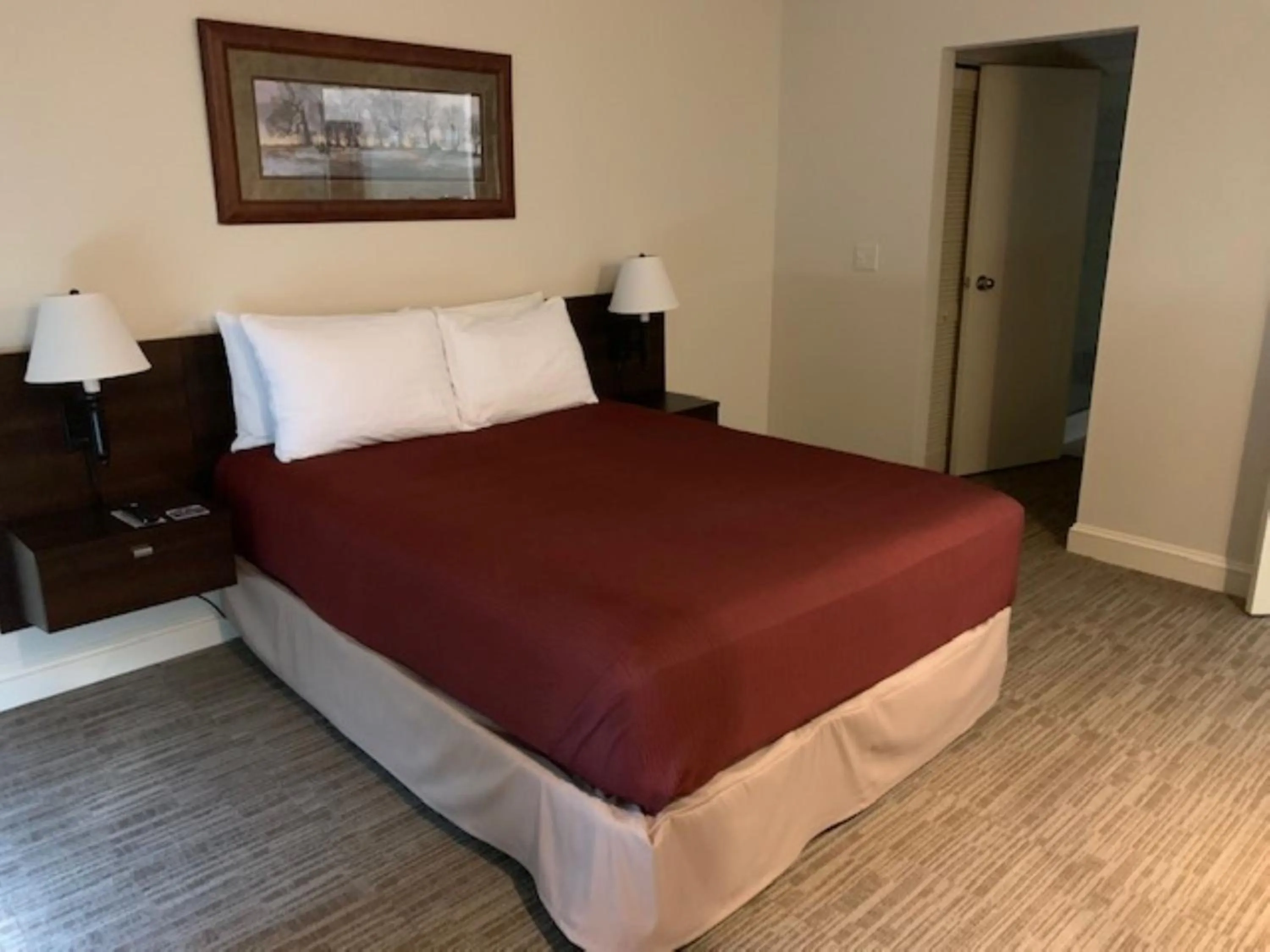 Bedroom, Bed in McCoy's Inn