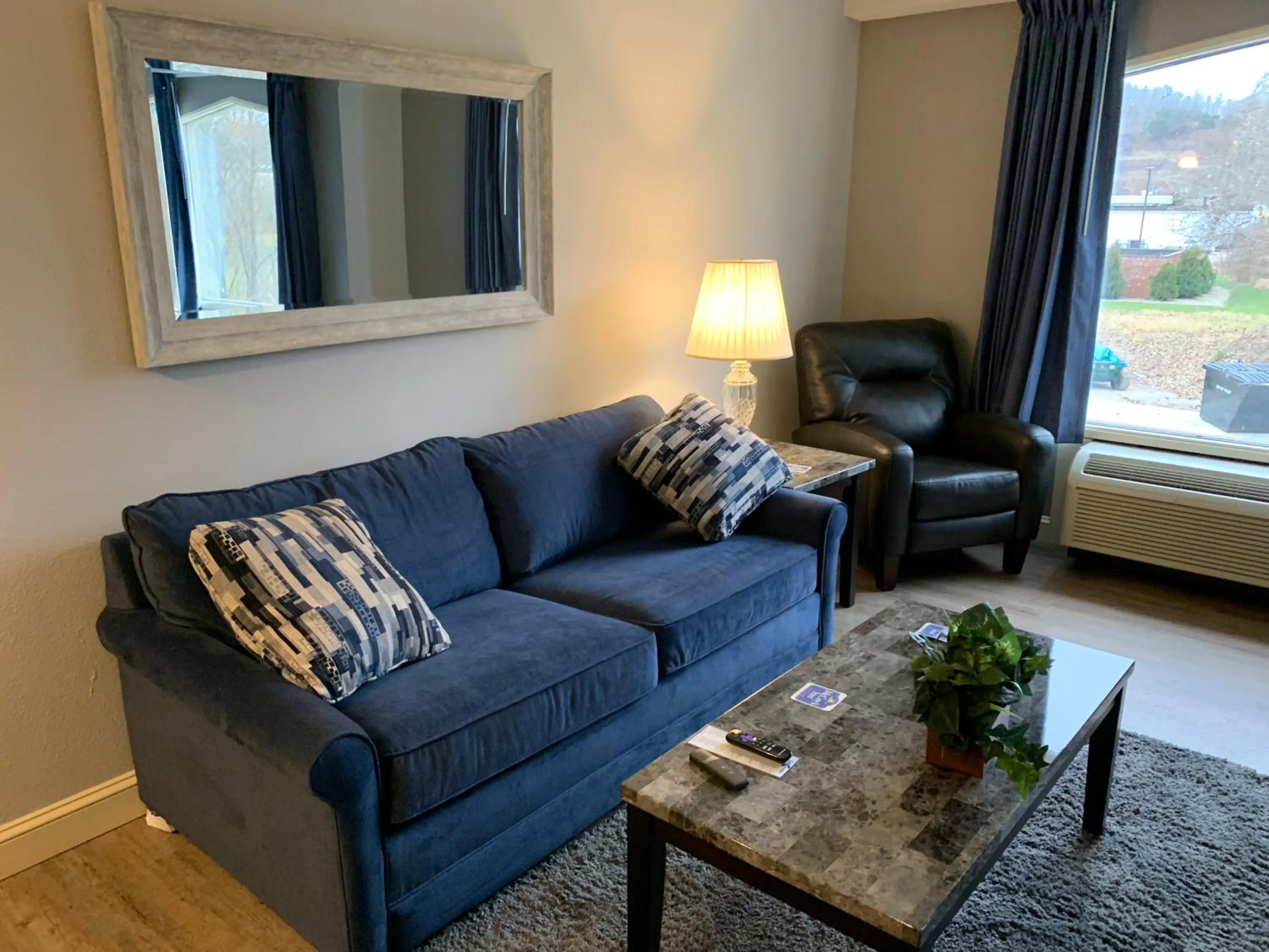 Living room in McCoy's Inn