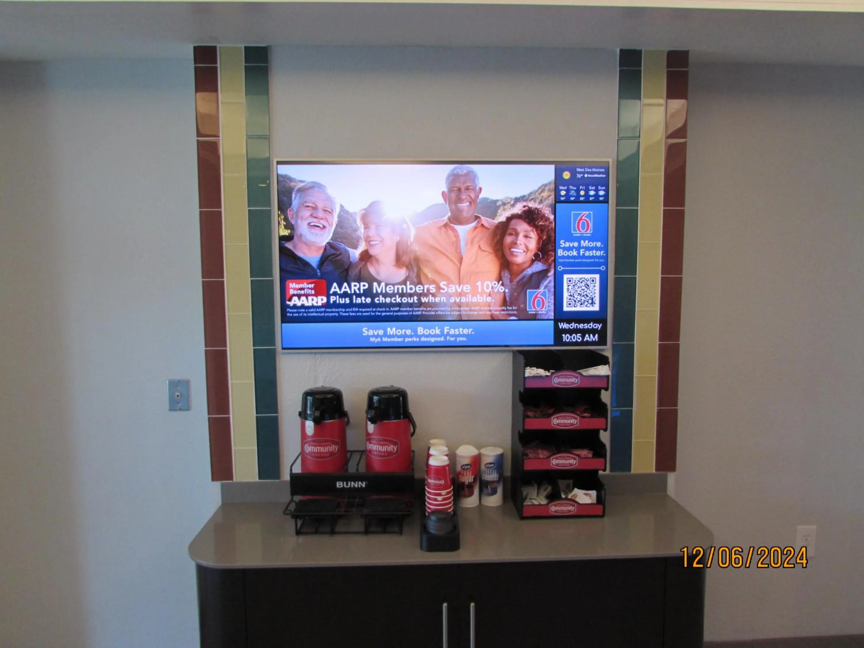 Coffee/tea facilities in Motel 6-West Des Moines, IA