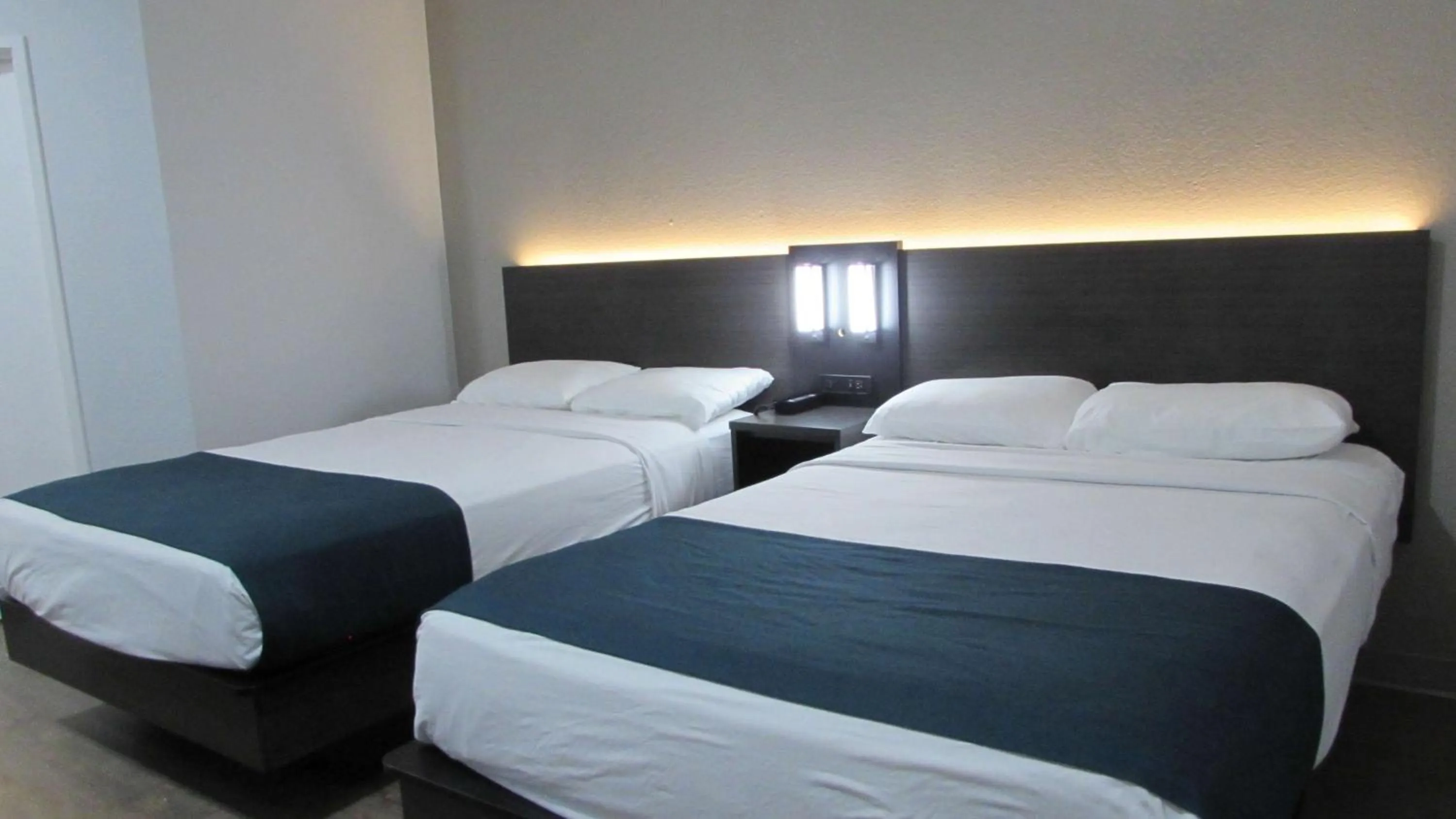 Bedroom, Bed in Motel 6-West Des Moines, IA