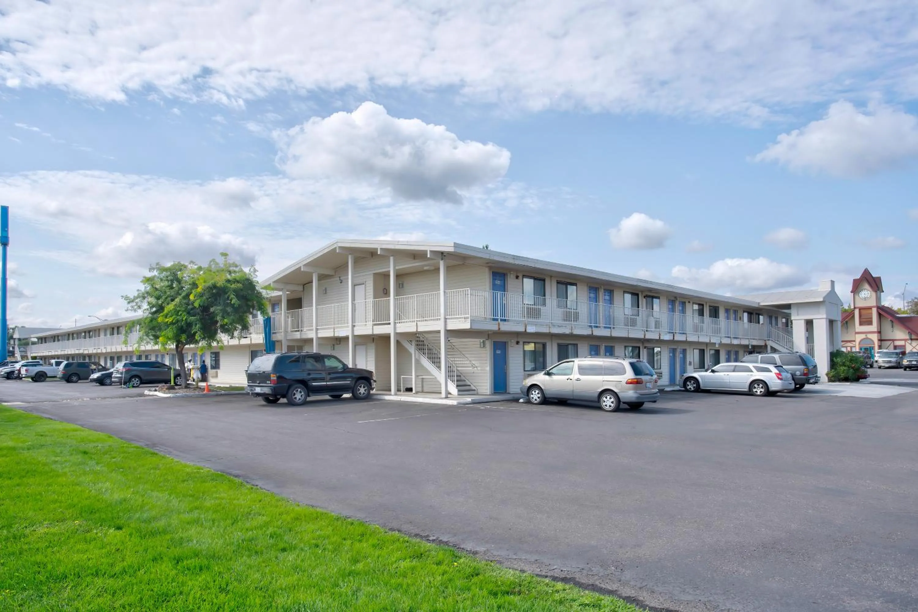 Property building in Motel 6-Richland, WA - Kennewick