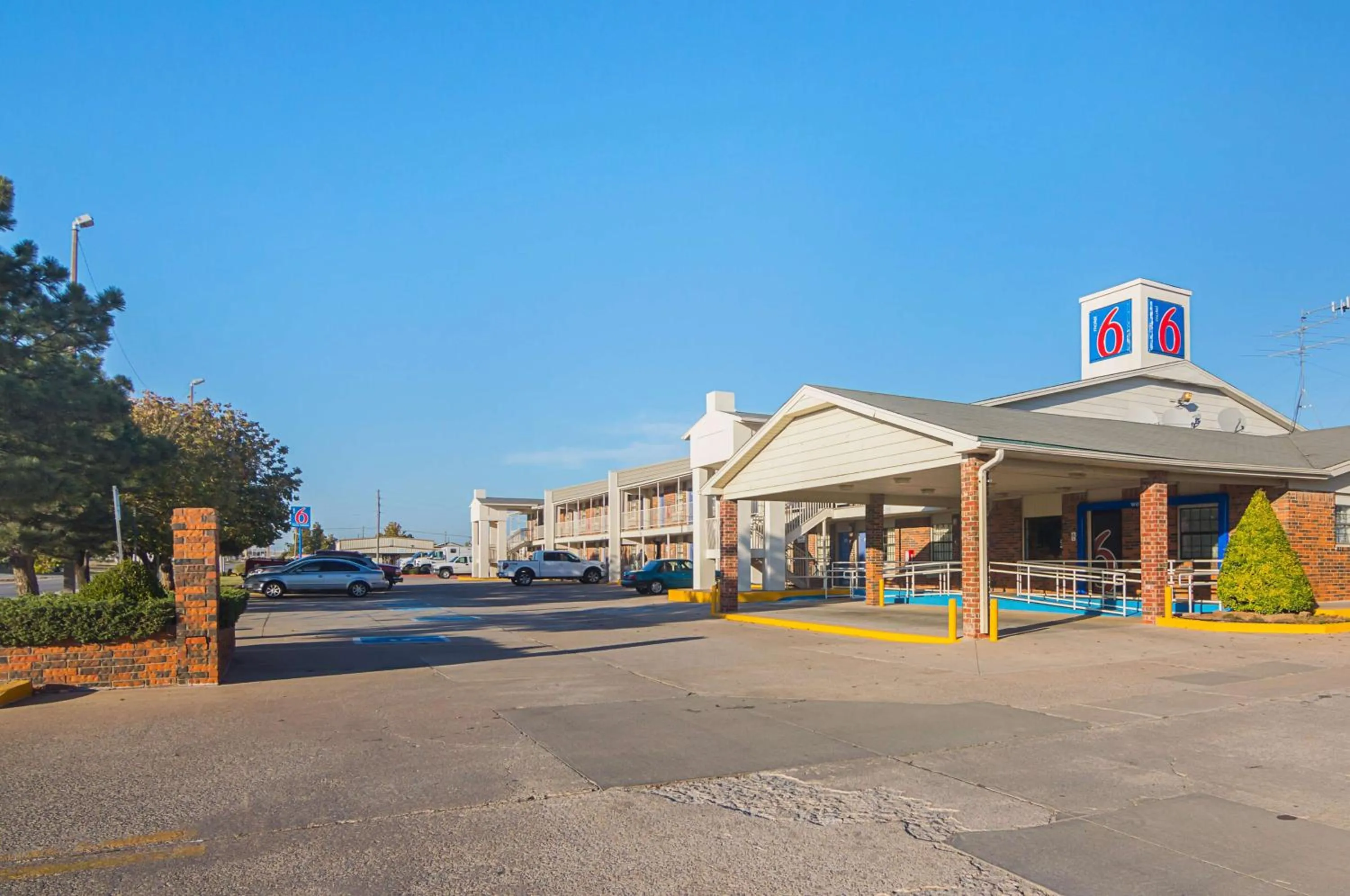 Property building in Motel 6-Lawton, OK