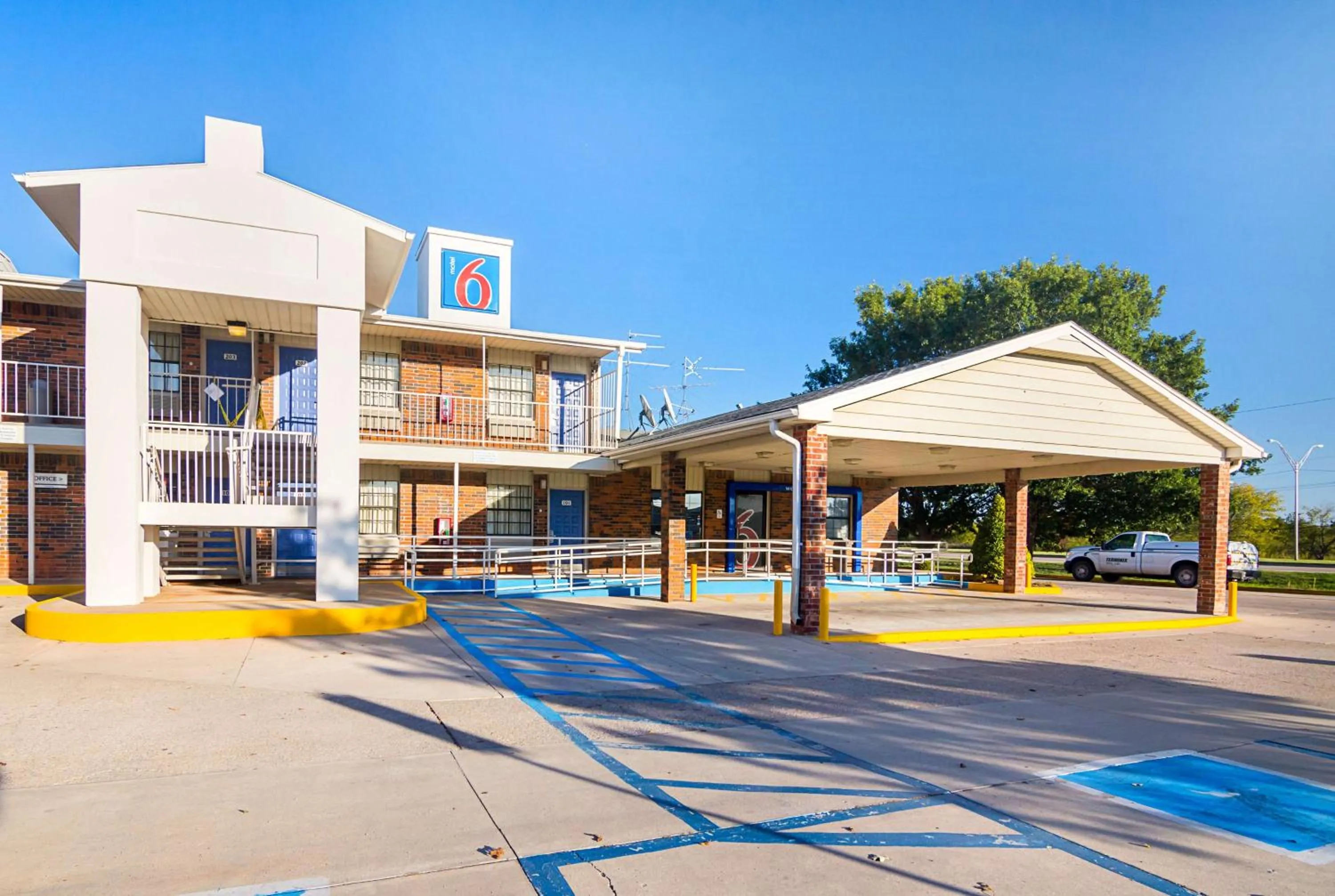 Property building in Motel 6-Lawton, OK