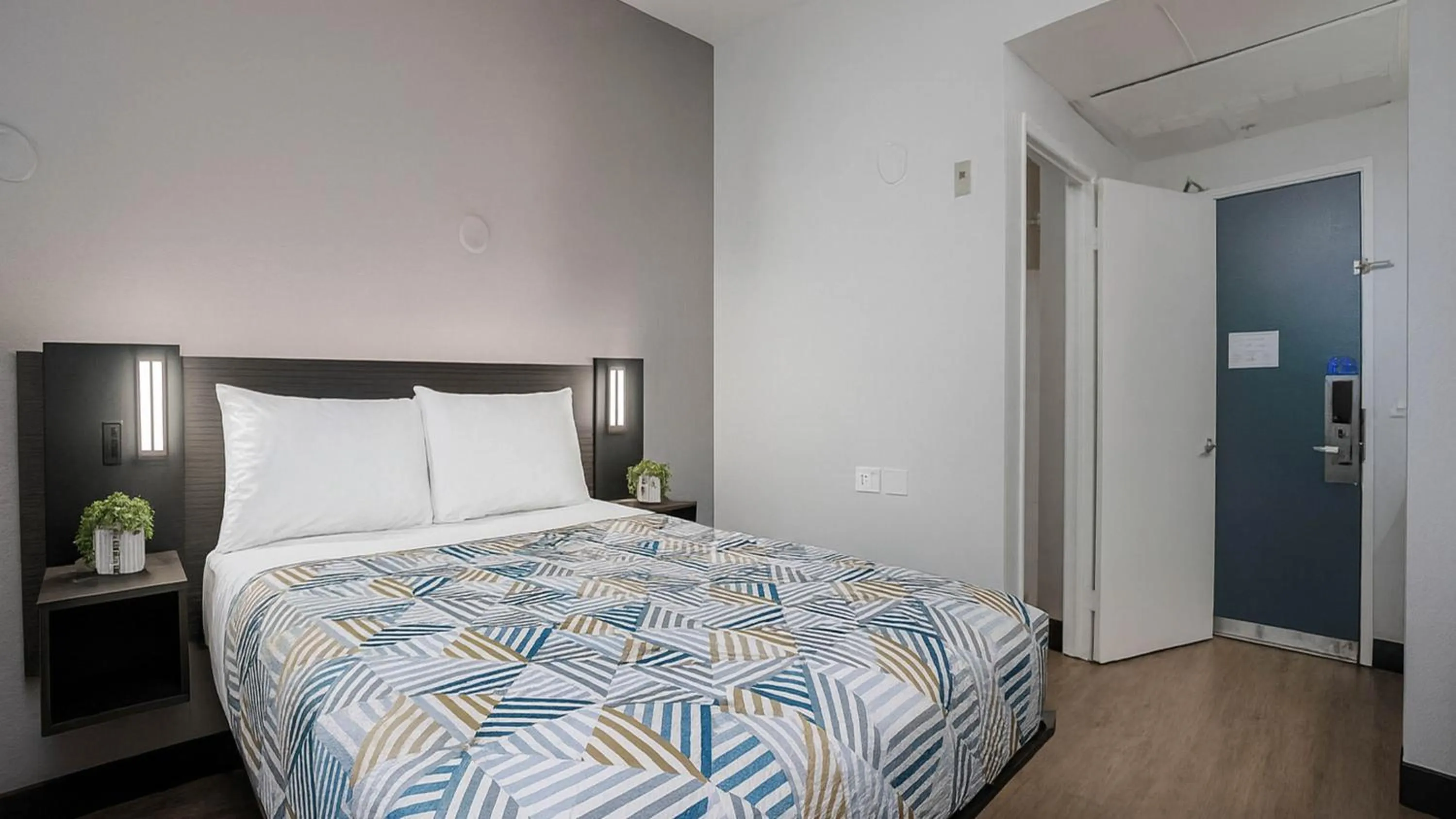 Bed in Motel 6-San Diego, CA - Downtown