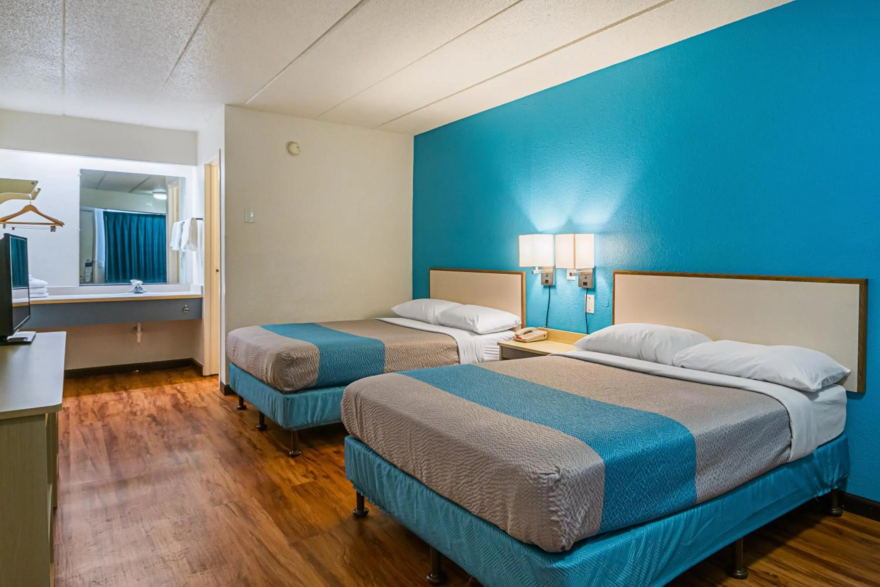 Bedroom, Bed in Motel 6-Knoxville, TN - North