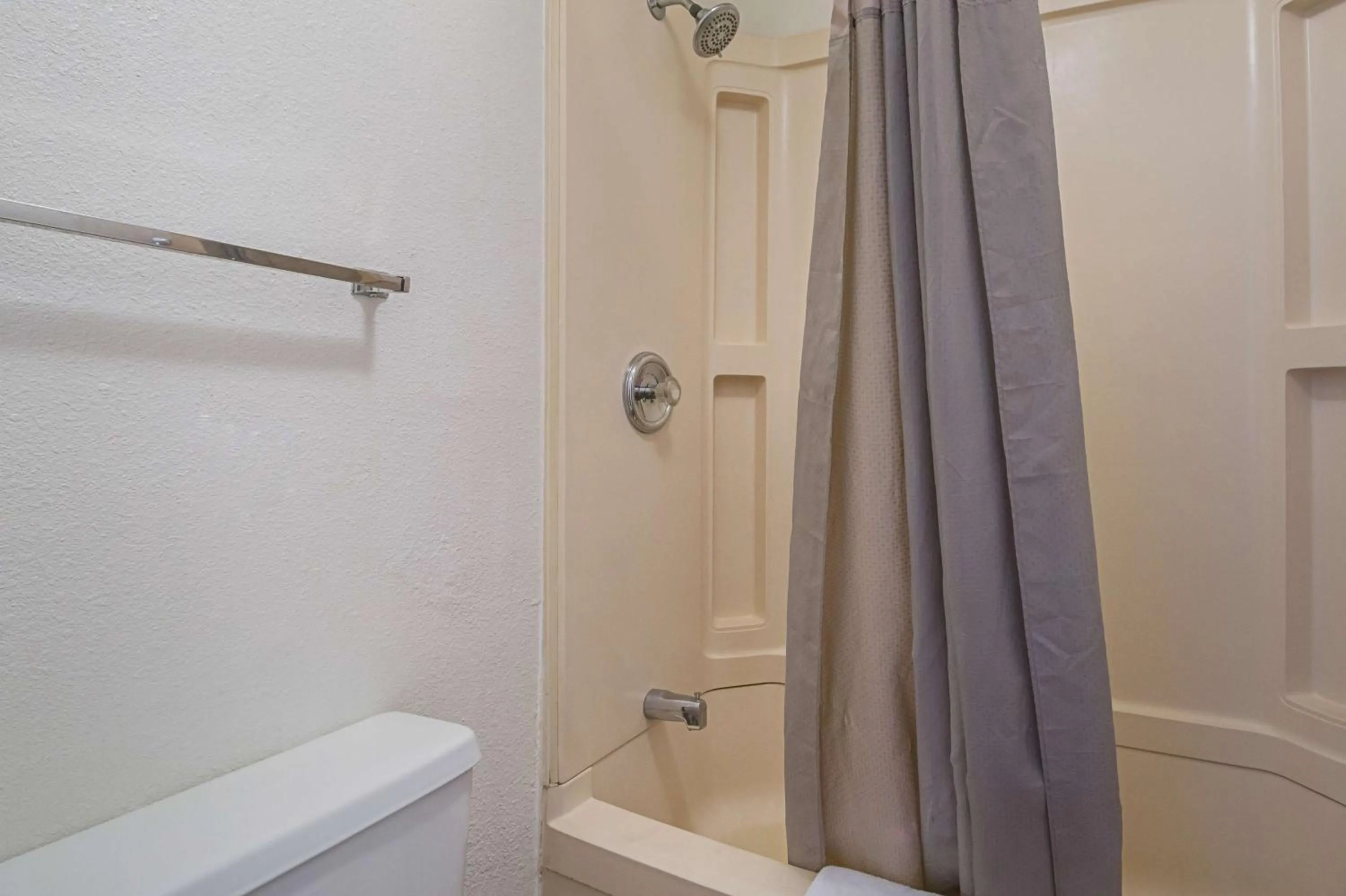 Bathroom in Motel 6-Knoxville, TN - North