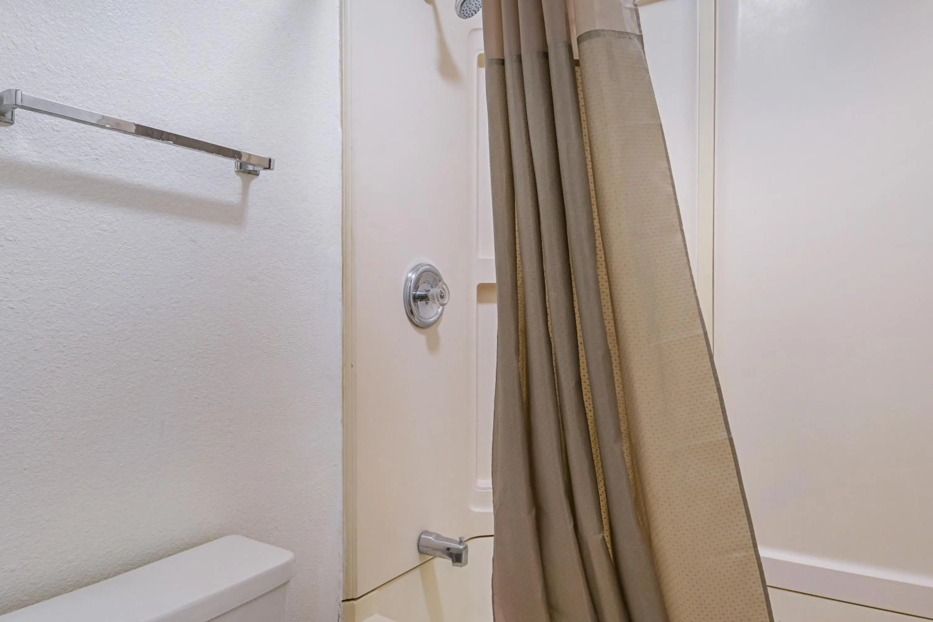 Bathroom in Motel 6-Knoxville, TN - North