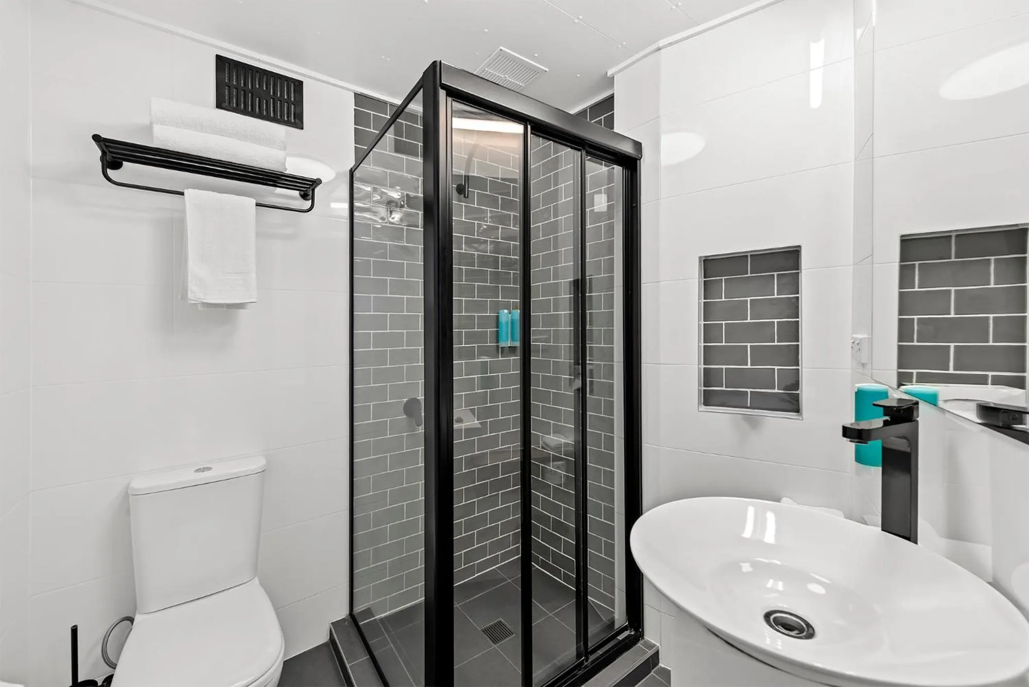 Shower in Madison Tower Mill Hotel