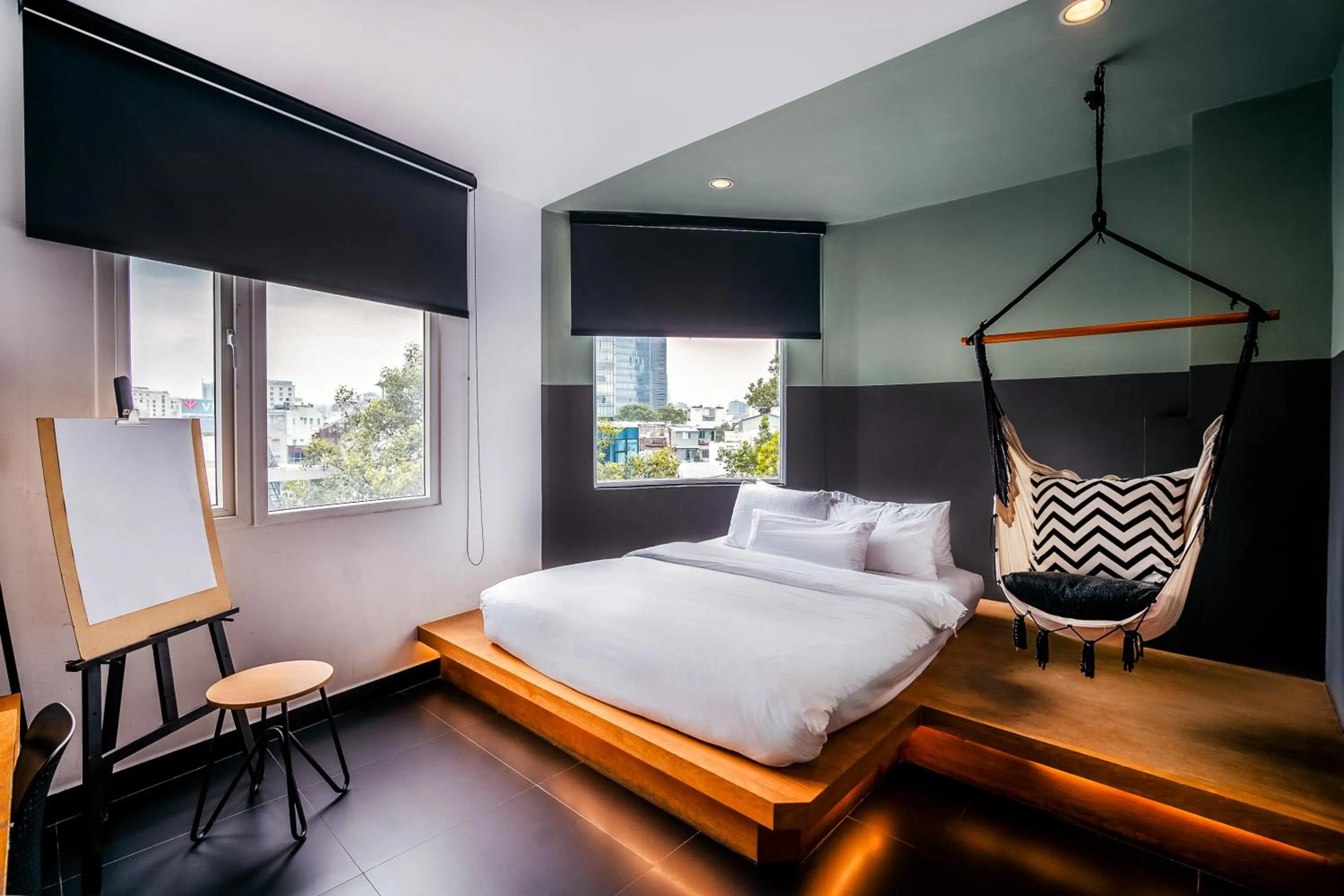 Bedroom, Bed in The Hammock Hotel Fine Arts Museum