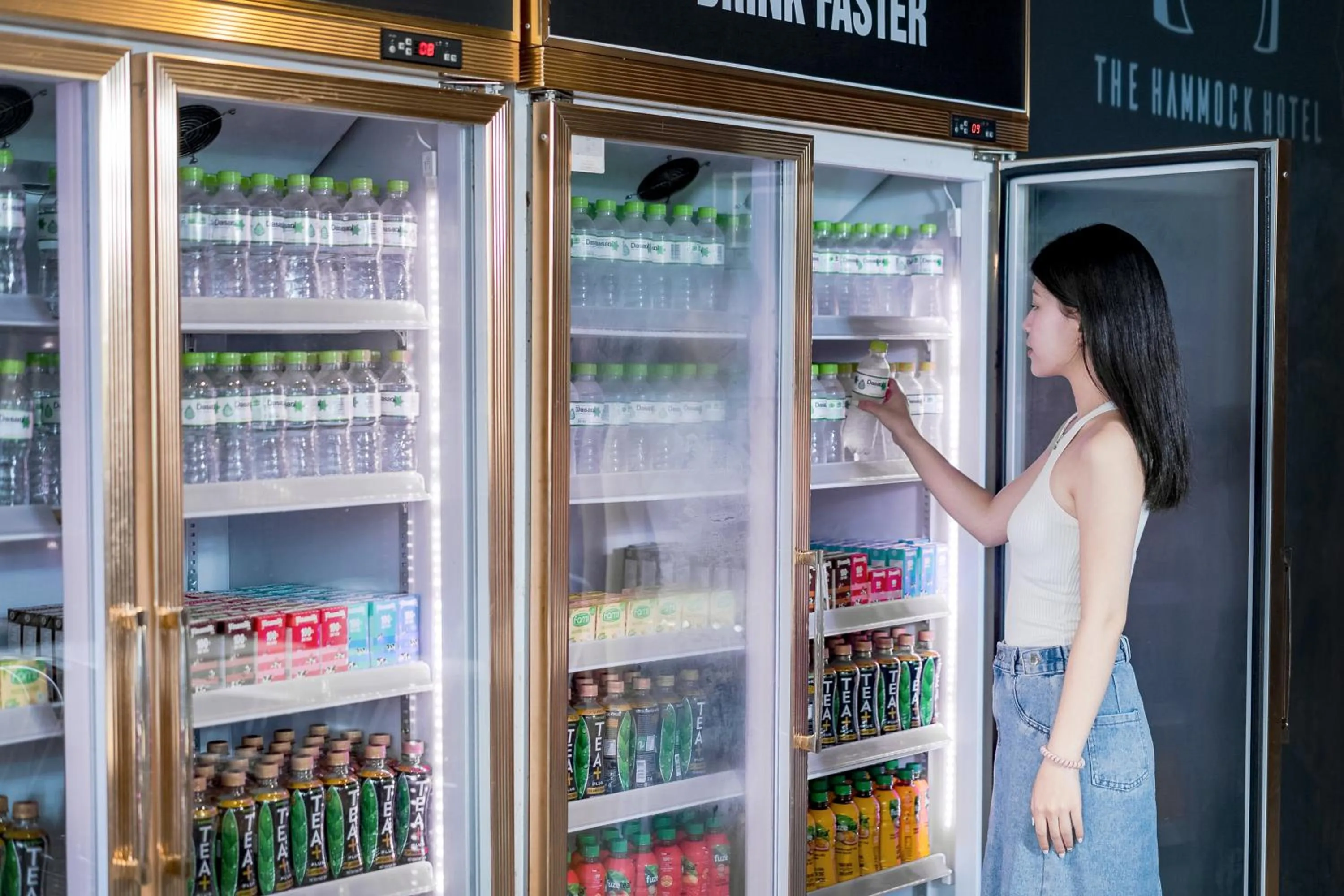 Food and drinks in The Hammock Hotel Fine Arts Museum