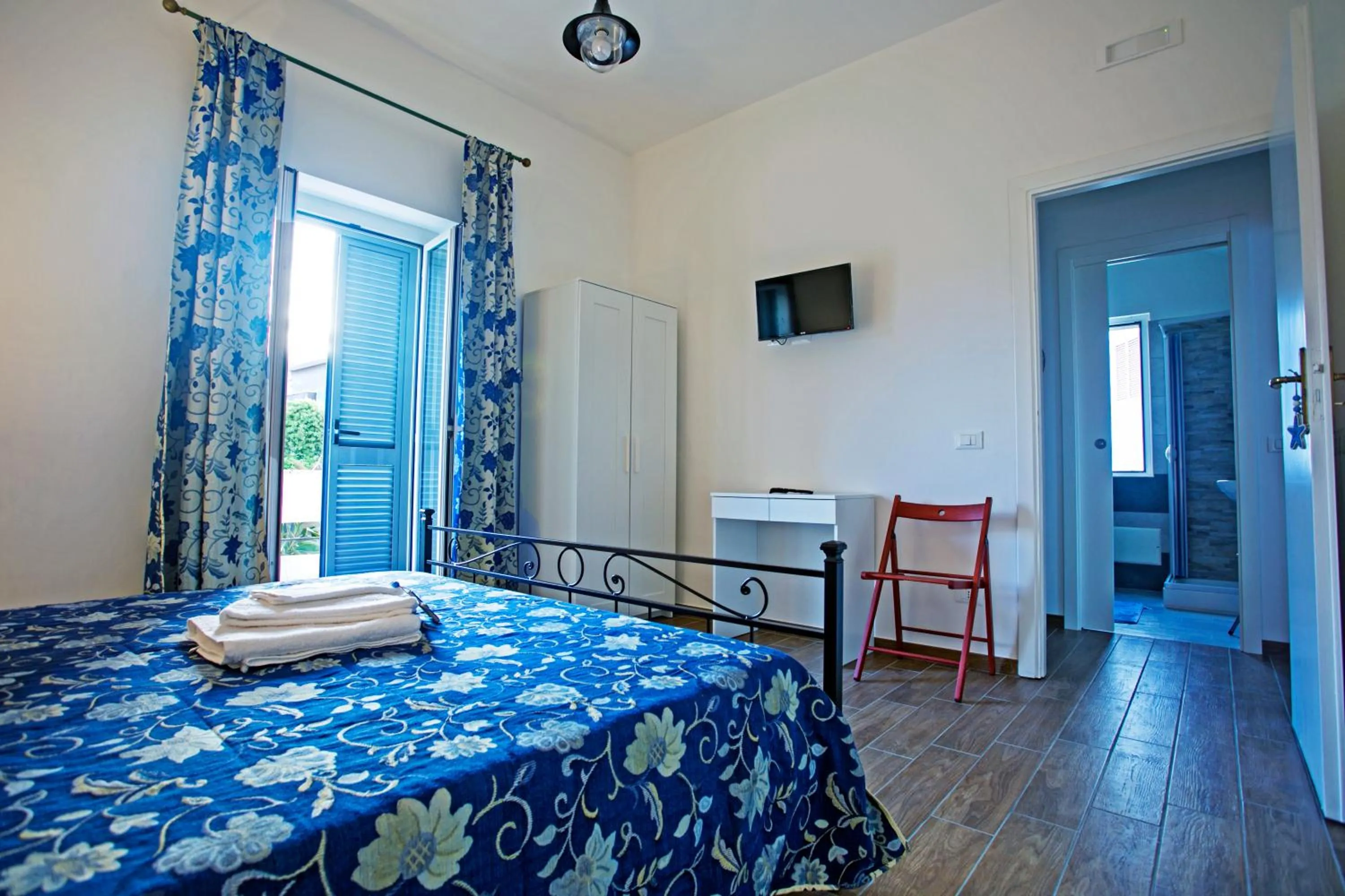 Bedroom, Bed in B&B AL BLU