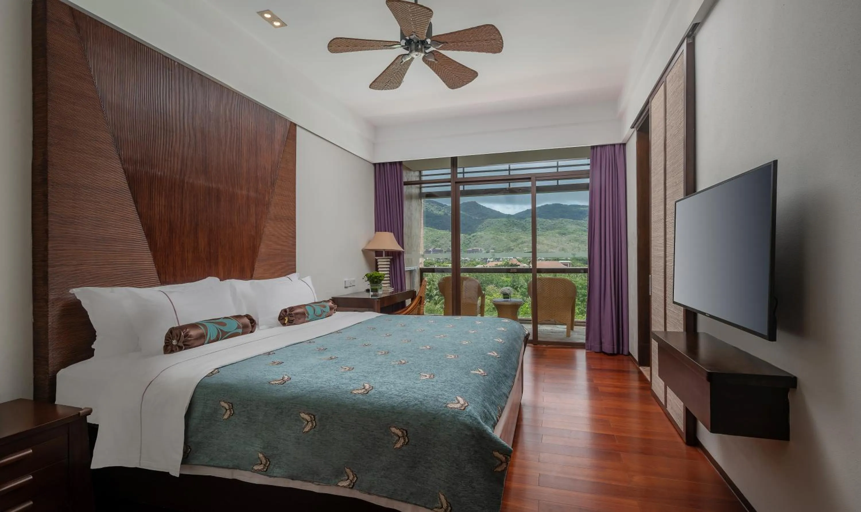 Bedroom, Bed in Yalong Bay Mangrove Tree Resort