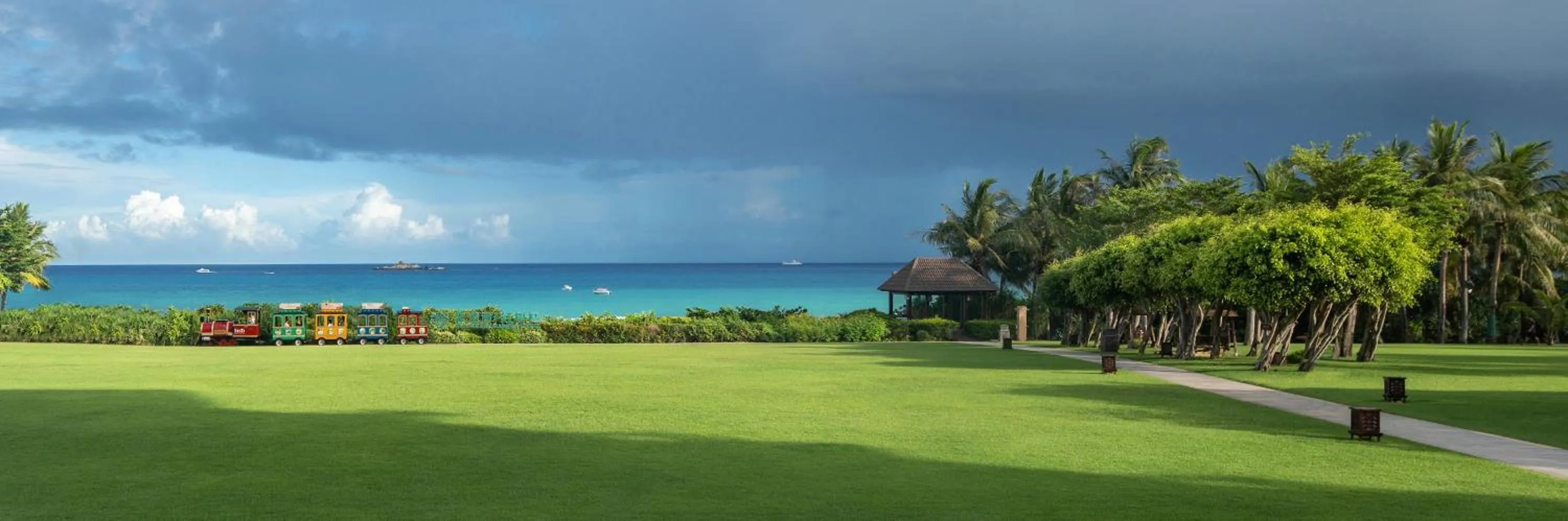 Property building in Yalong Bay Mangrove Tree Resort