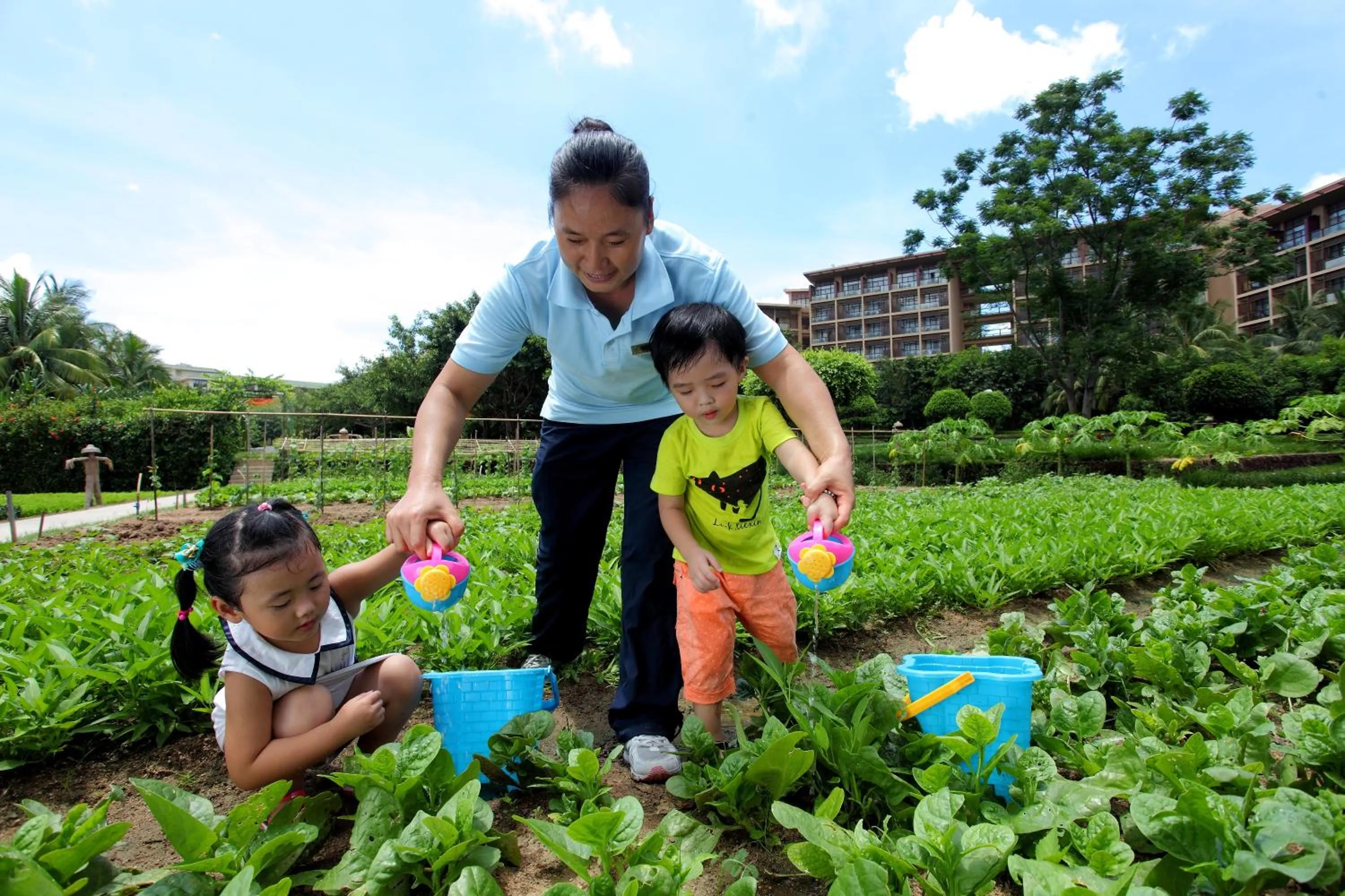 Guests in Yalong Bay Mangrove Tree Resort