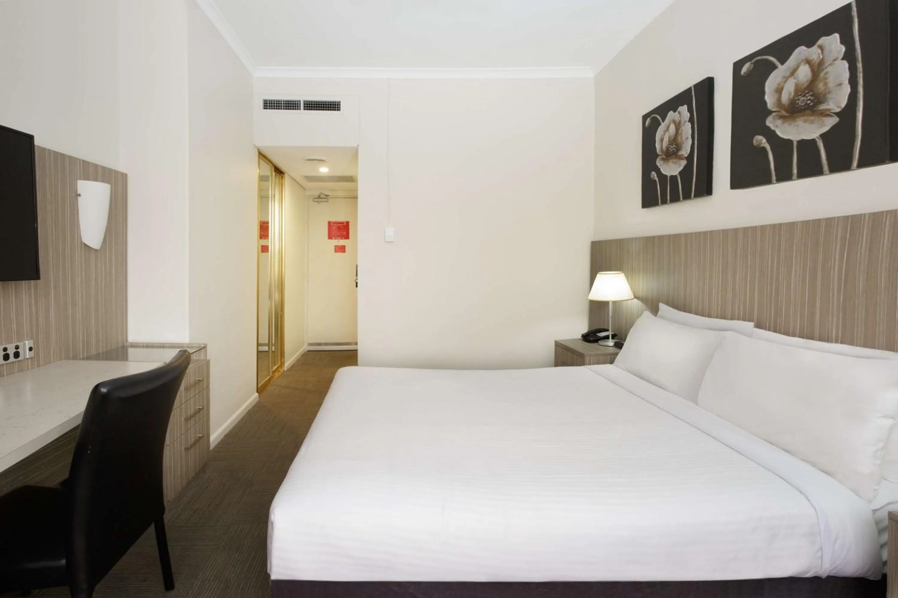 Bed in Metro Hotel Marlow Sydney Central