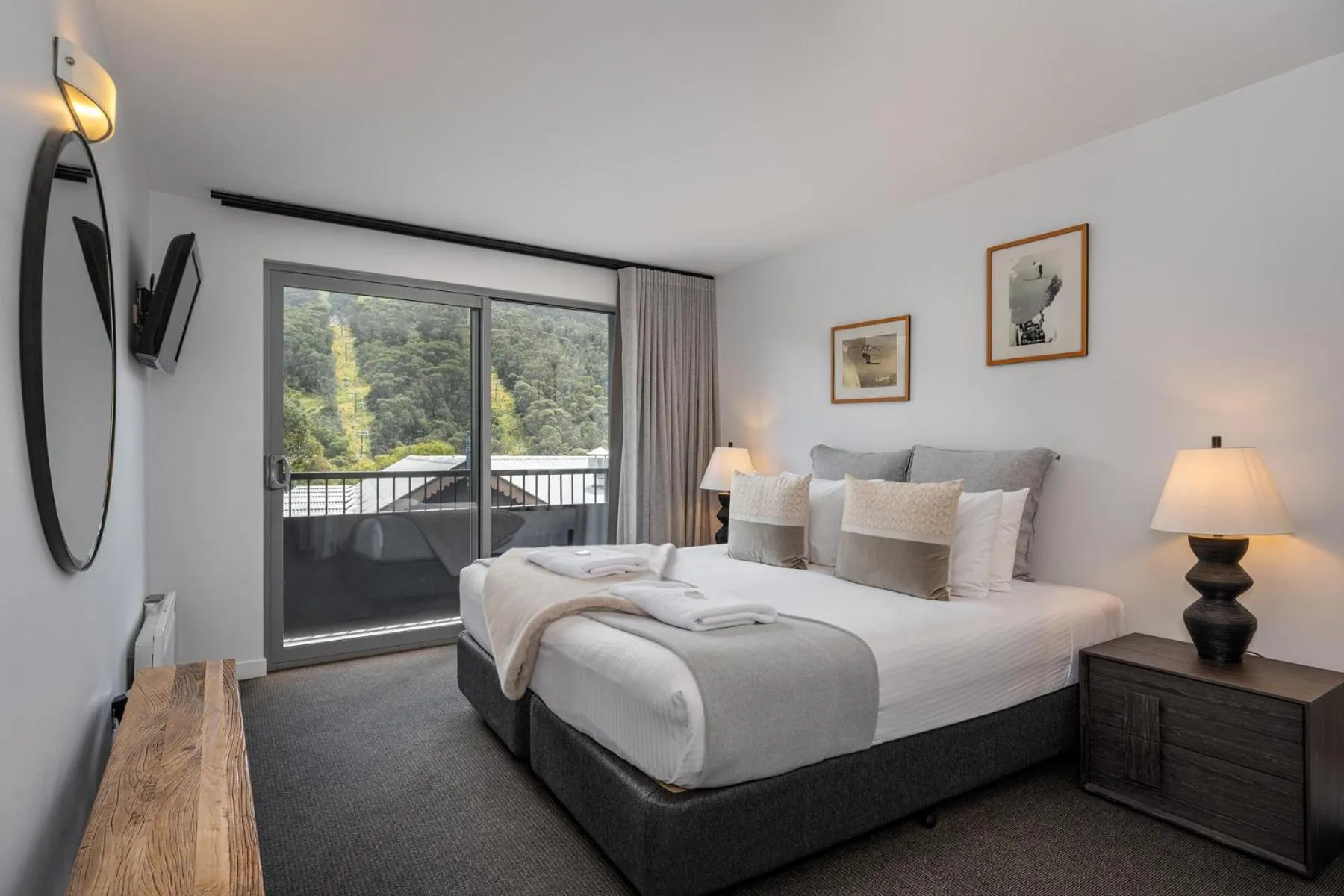 Bedroom, Bed in Snowgoose Apartments