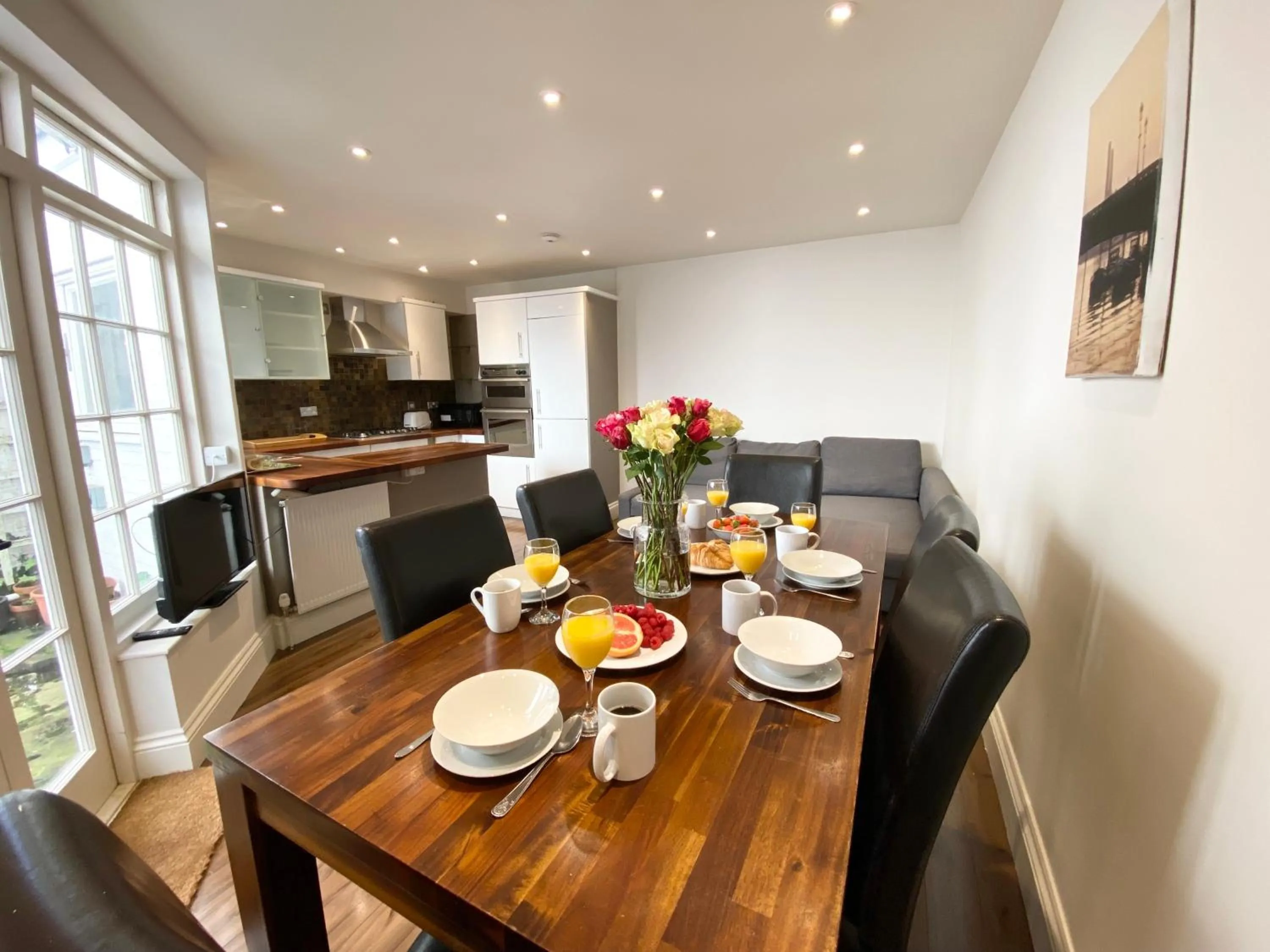 Kitchen or kitchenette in Stylish Maisonette and Studio in Victoria