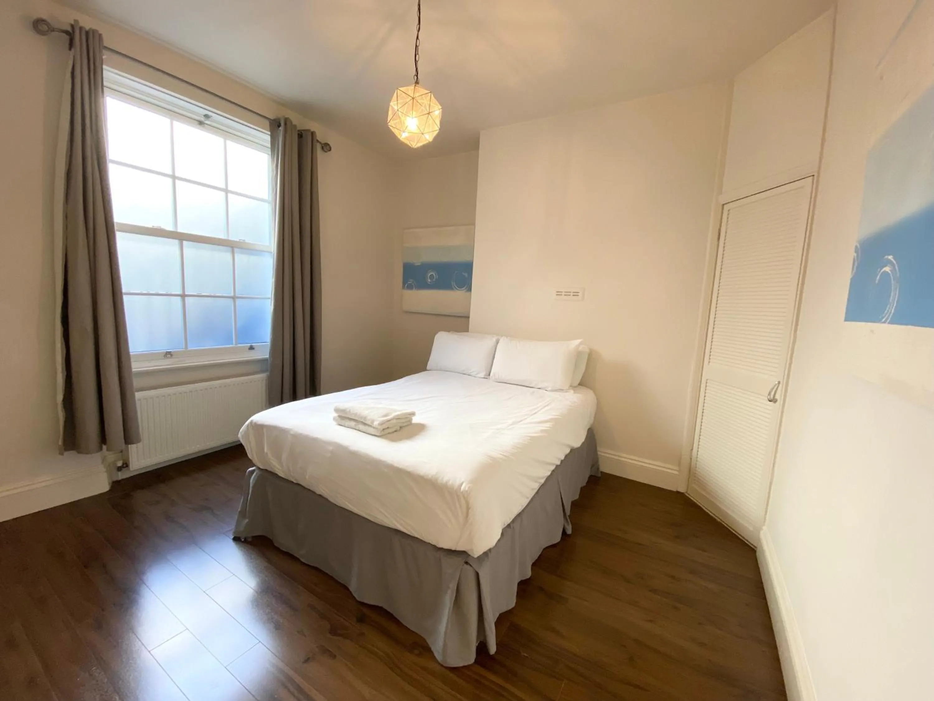 Bed in Stylish Maisonette and Studio in Victoria