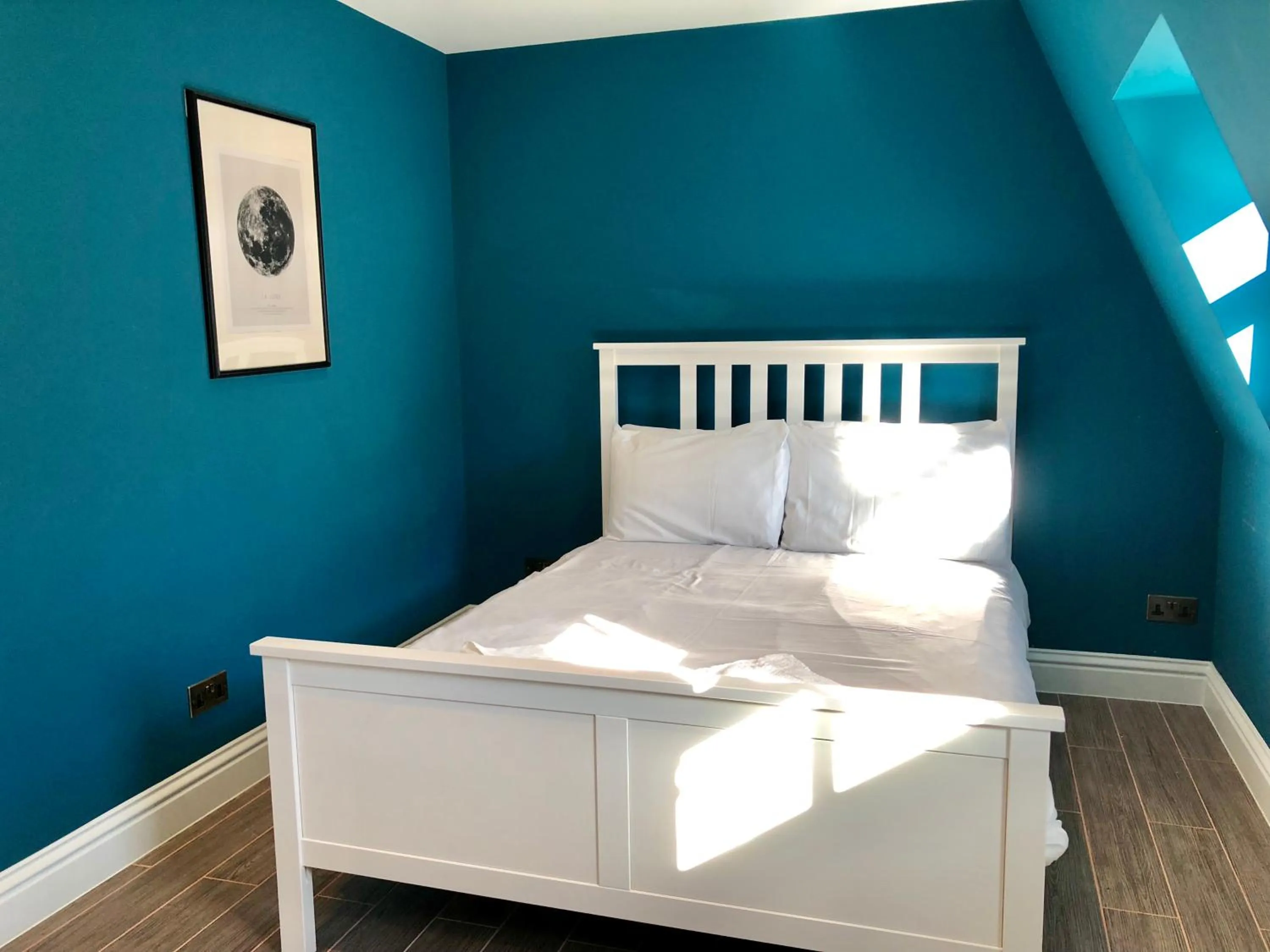 Bed in Stylish Maisonette and Studio in Victoria