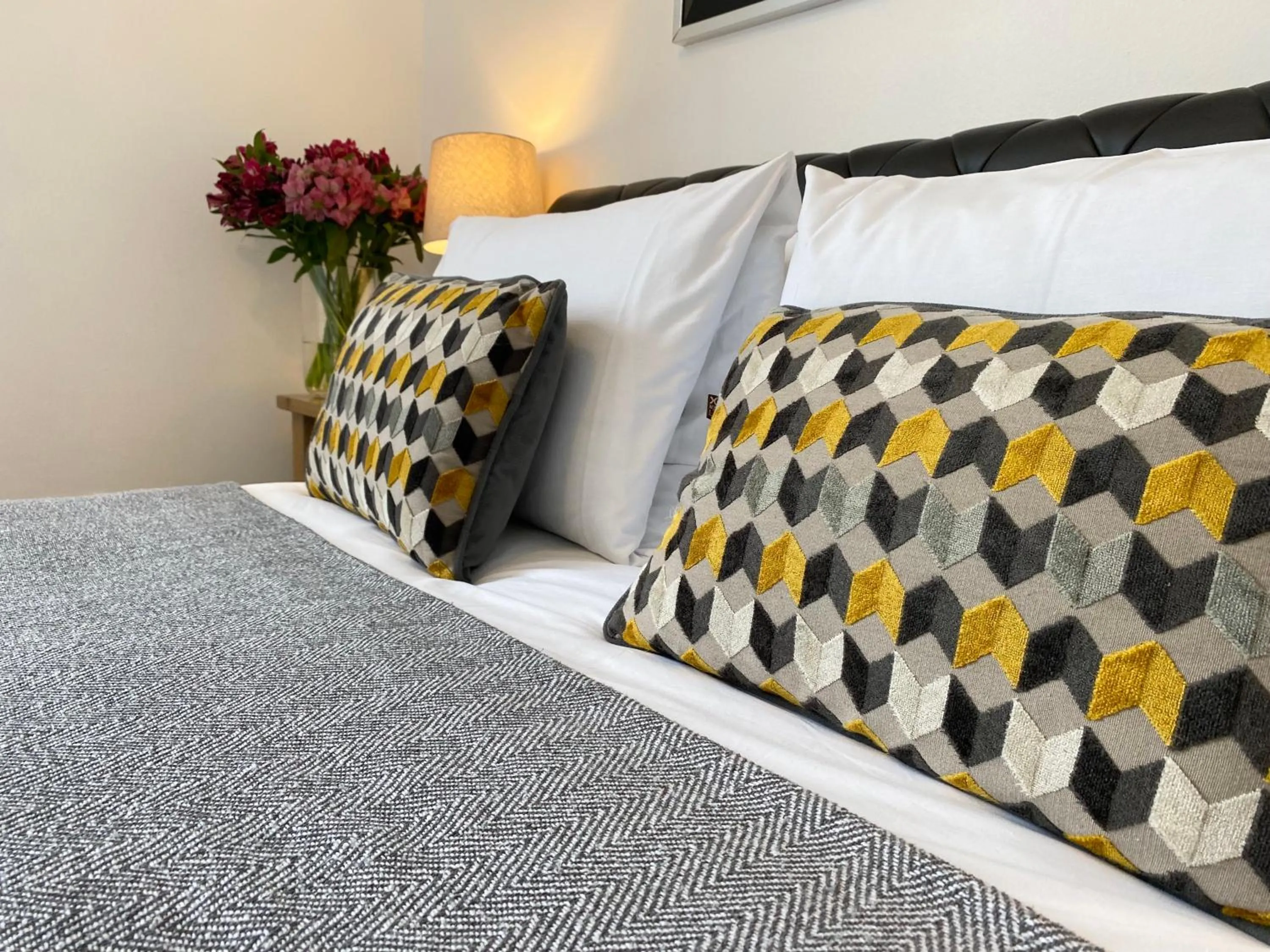 Bed in Stylish Maisonette and Studio in Victoria