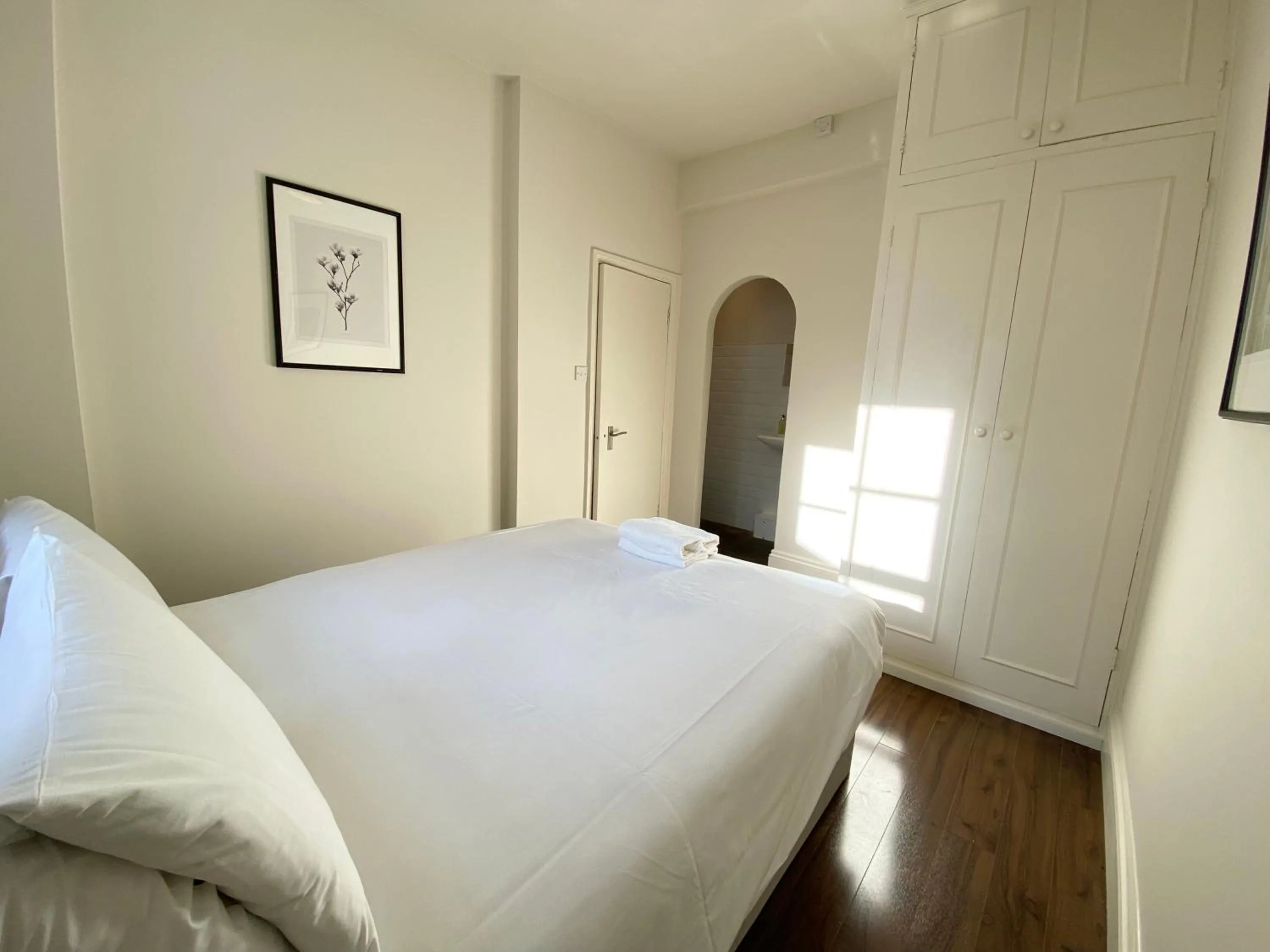 Bed in Stylish Maisonette and Studio in Victoria