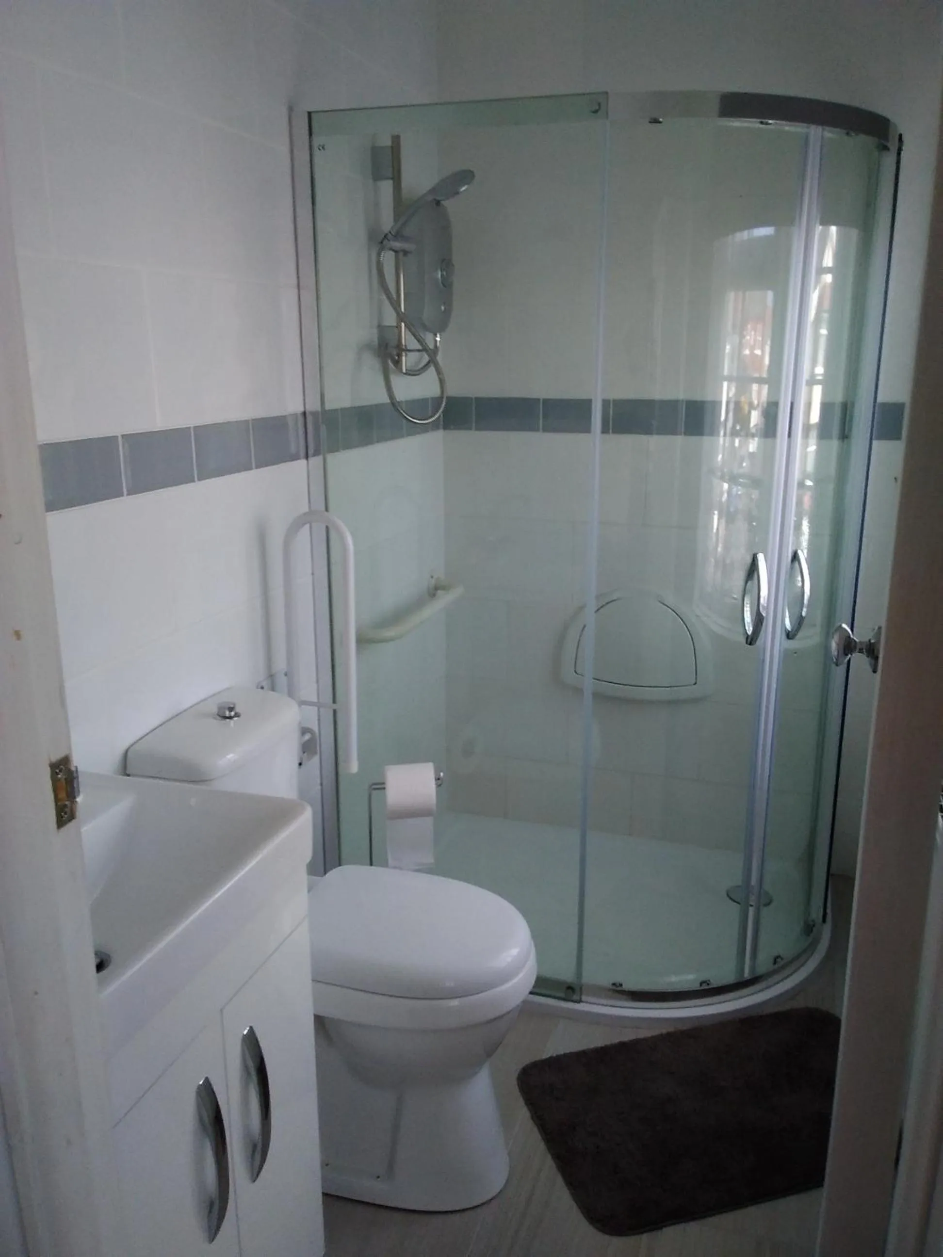 Shower in Shenandoah House