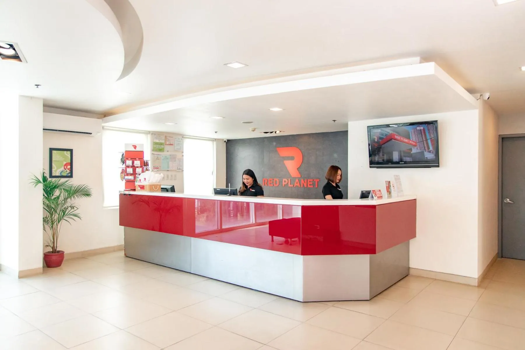 Lobby or reception in Red Planet Clark Angeles City