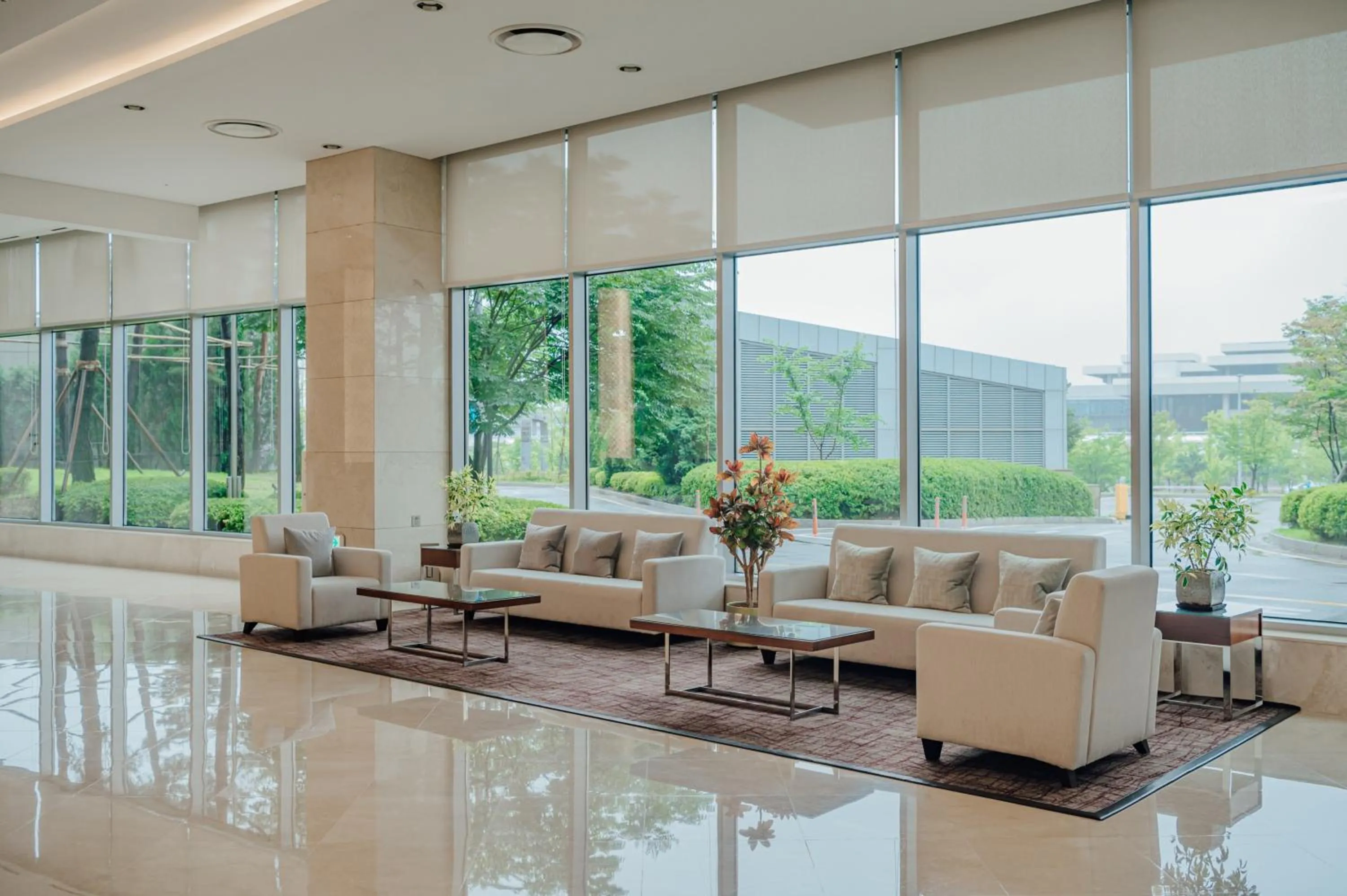Lobby or reception in LOTTE CITY HOTEL Gimpo Airport