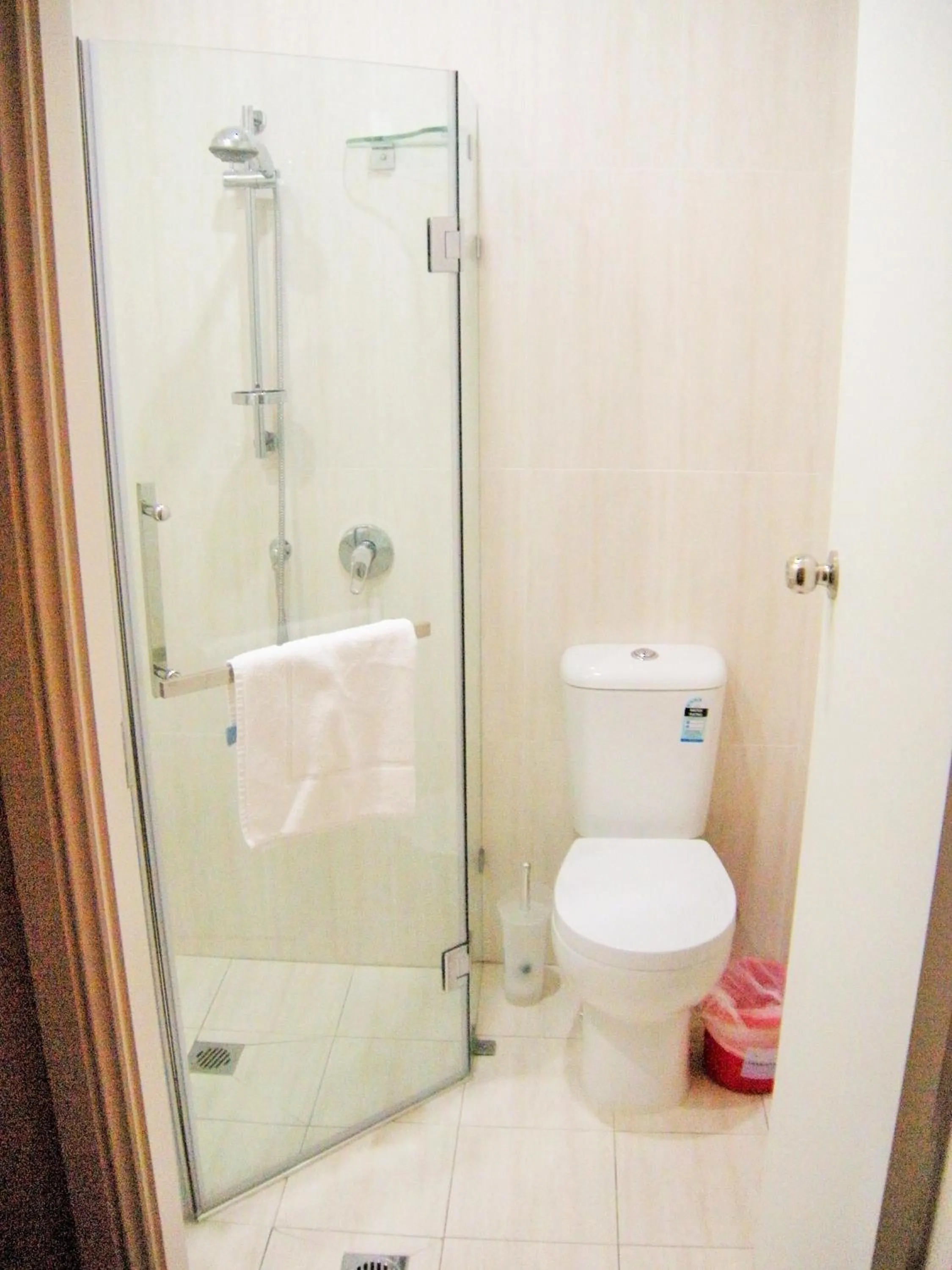 Bathroom in Ryde Inn