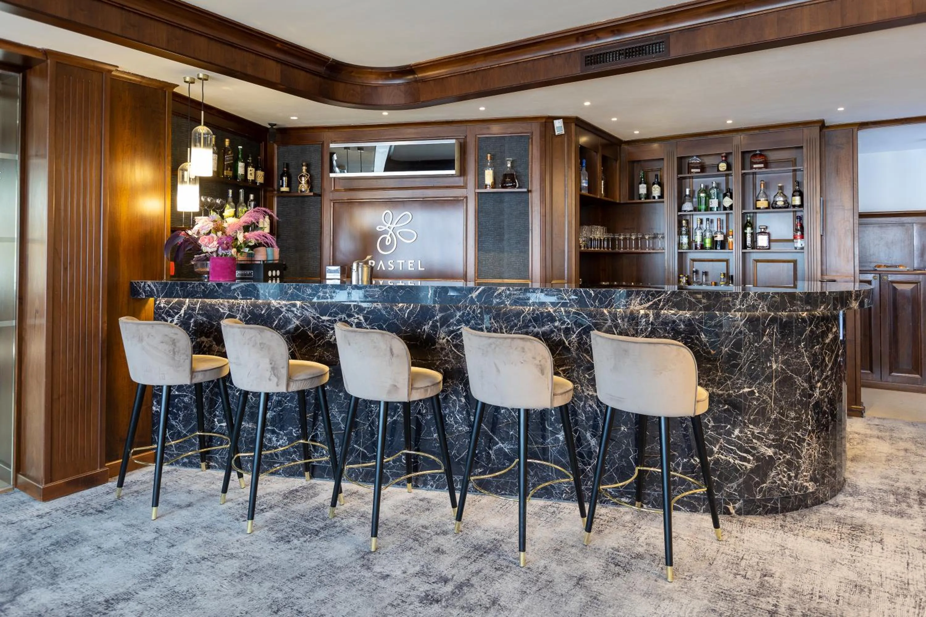 Restaurant/places to eat in Hotel Meridian