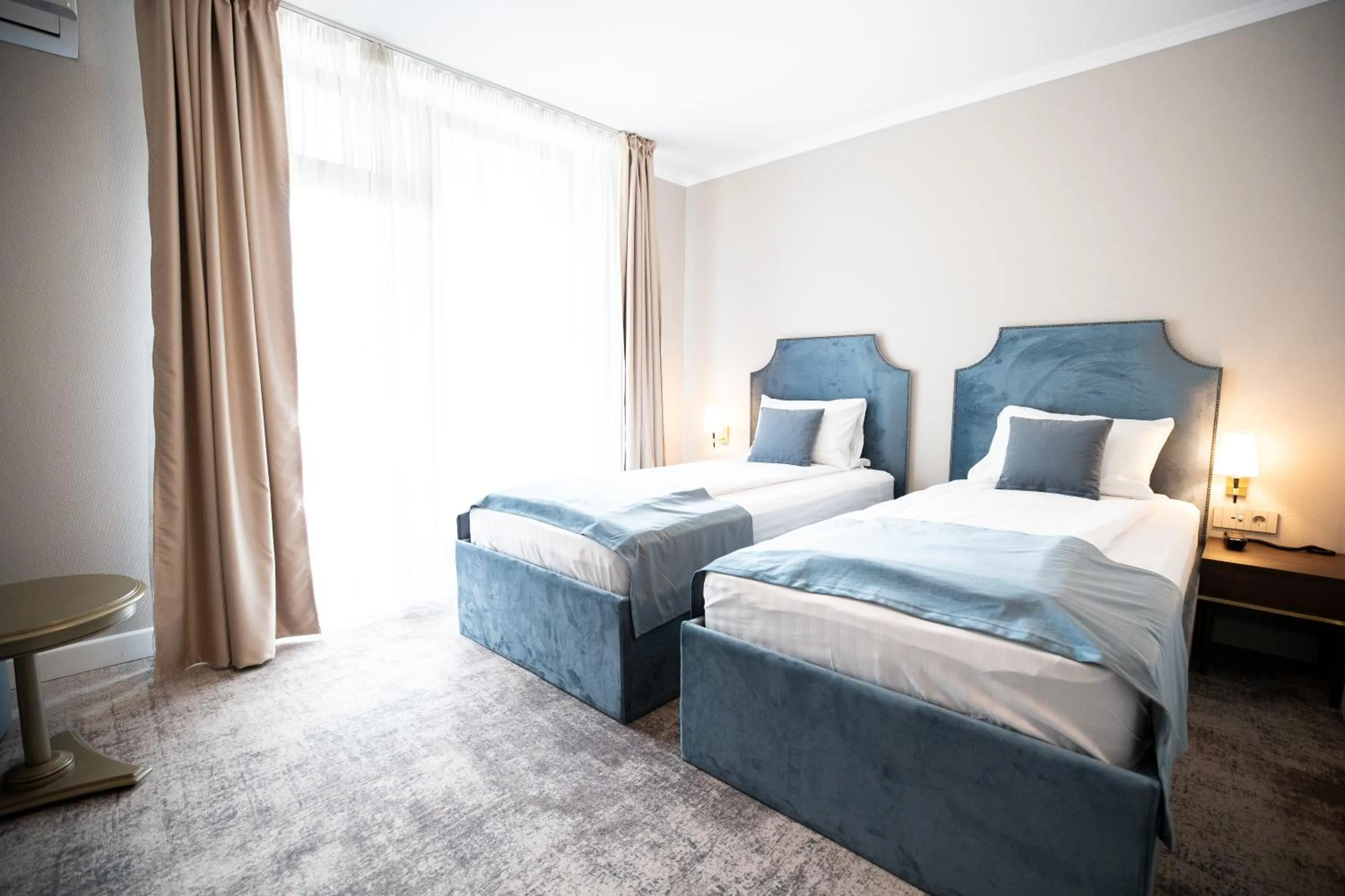 Photo of the whole room, Bed in Hotel Meridian