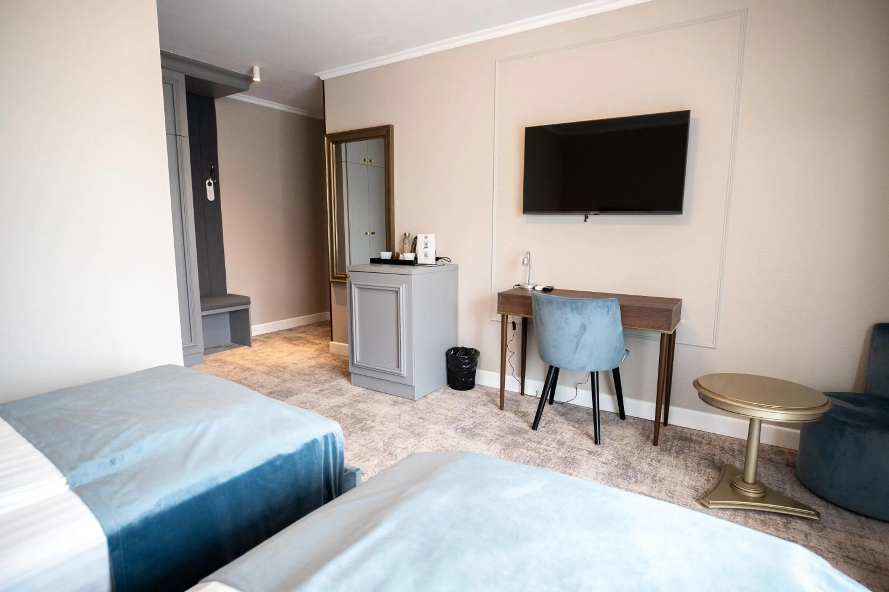 Photo of the whole room, Bed in Hotel Meridian