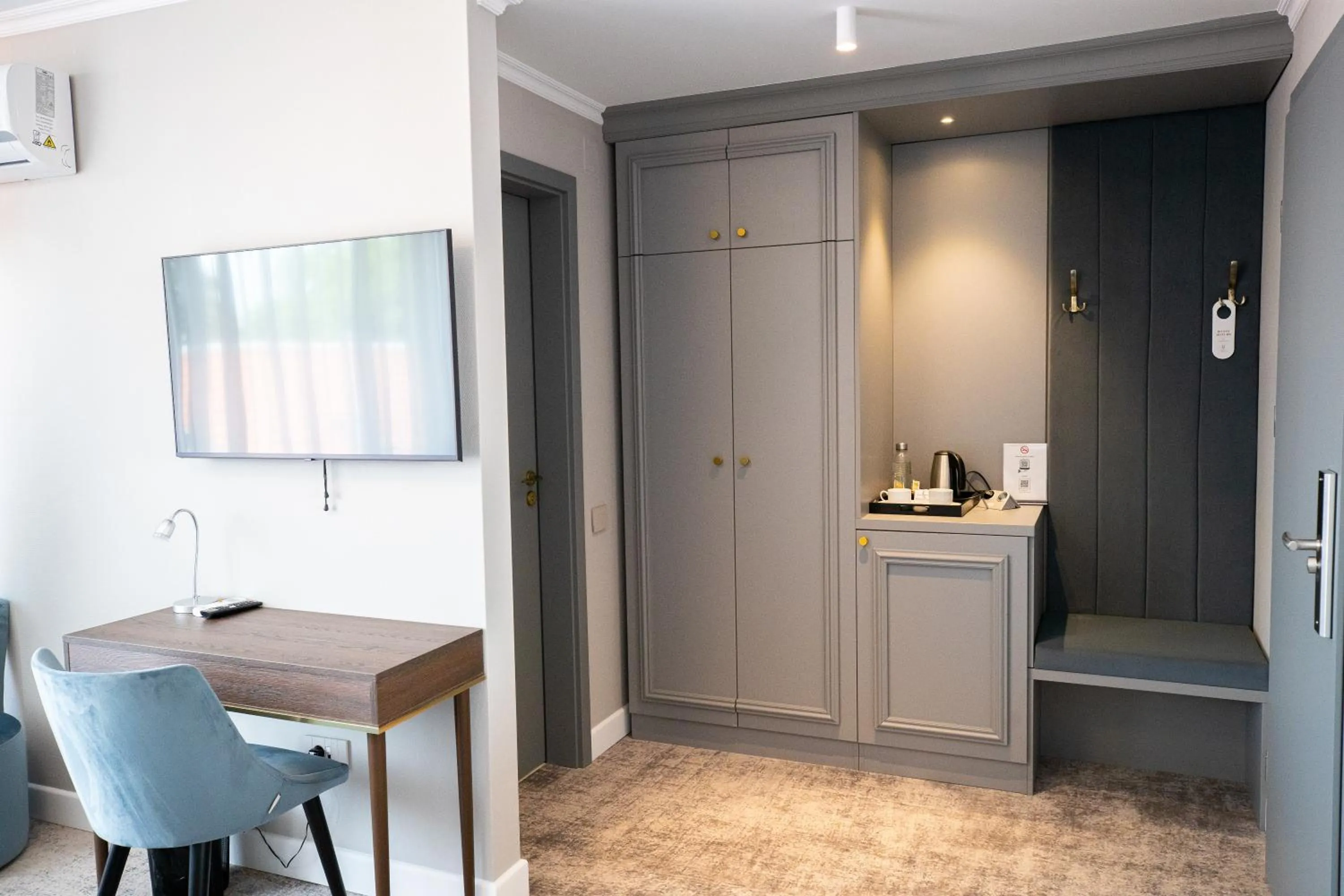 Photo of the whole room in Hotel Meridian