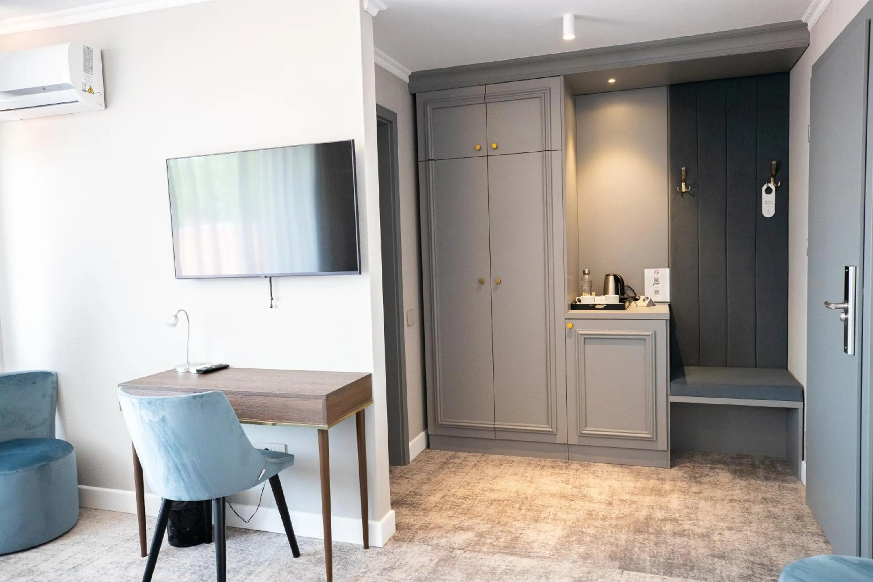 Photo of the whole room in Hotel Meridian