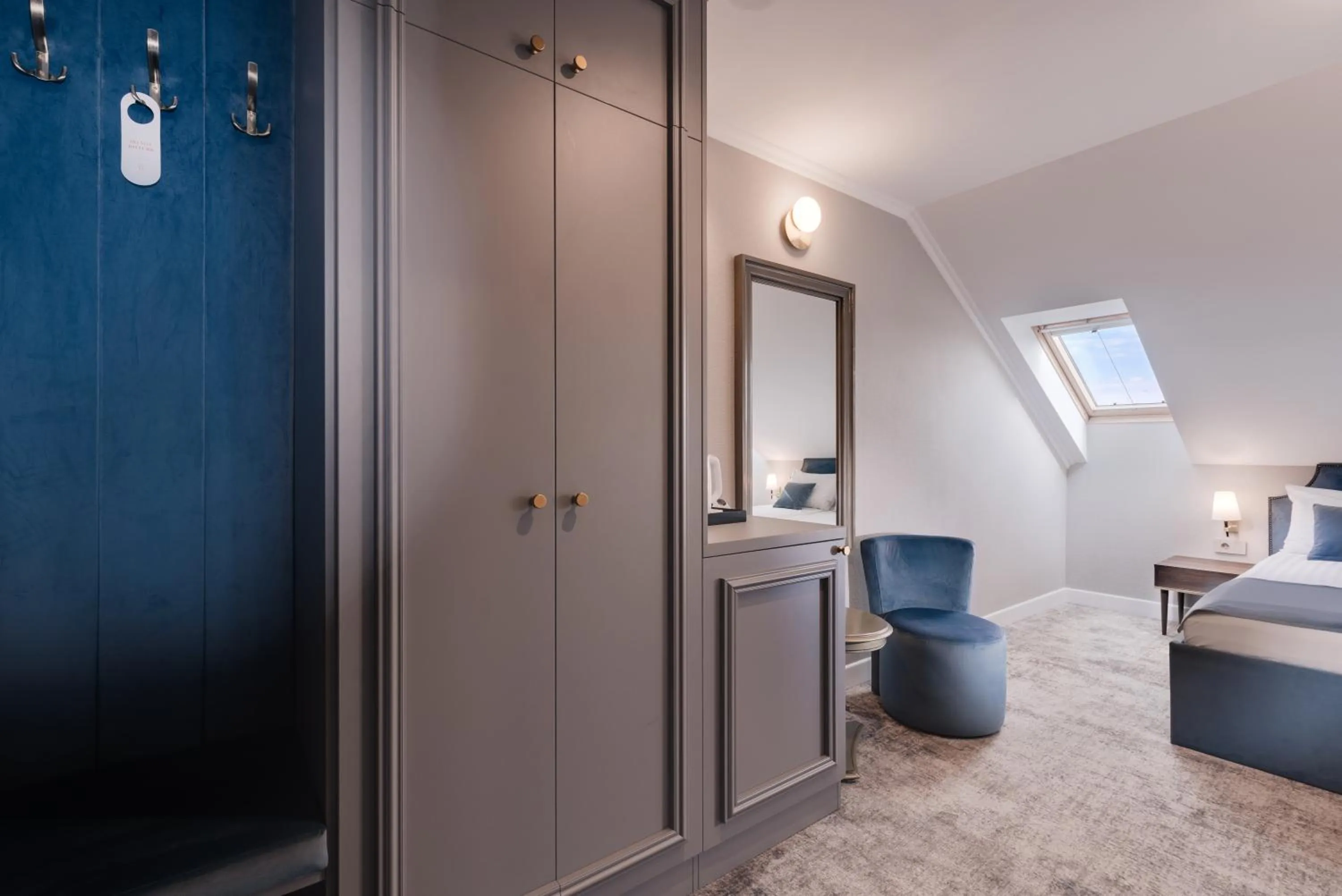 hair dresser, Bed in Hotel Meridian