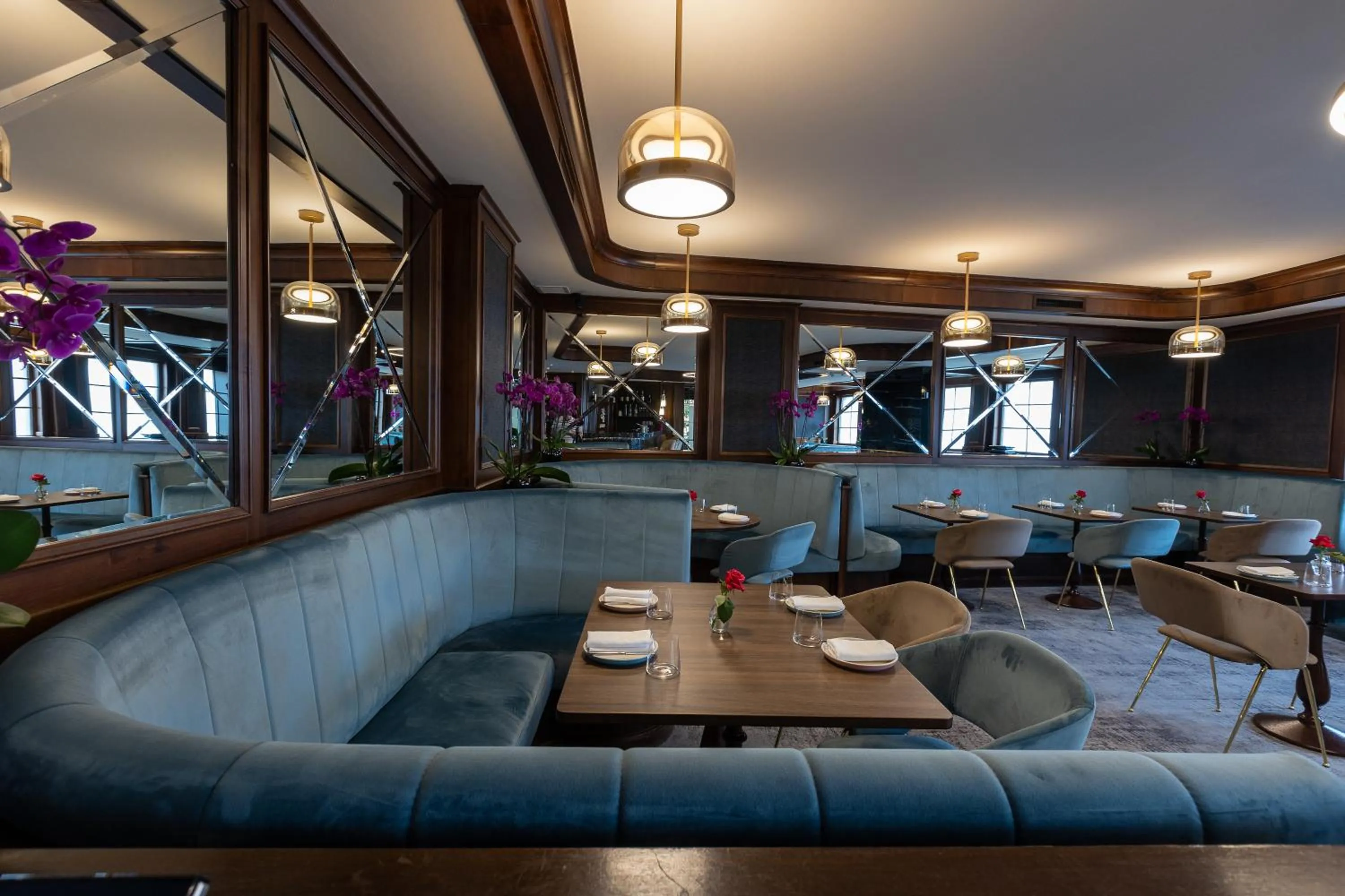 Restaurant/places to eat in Hotel Meridian