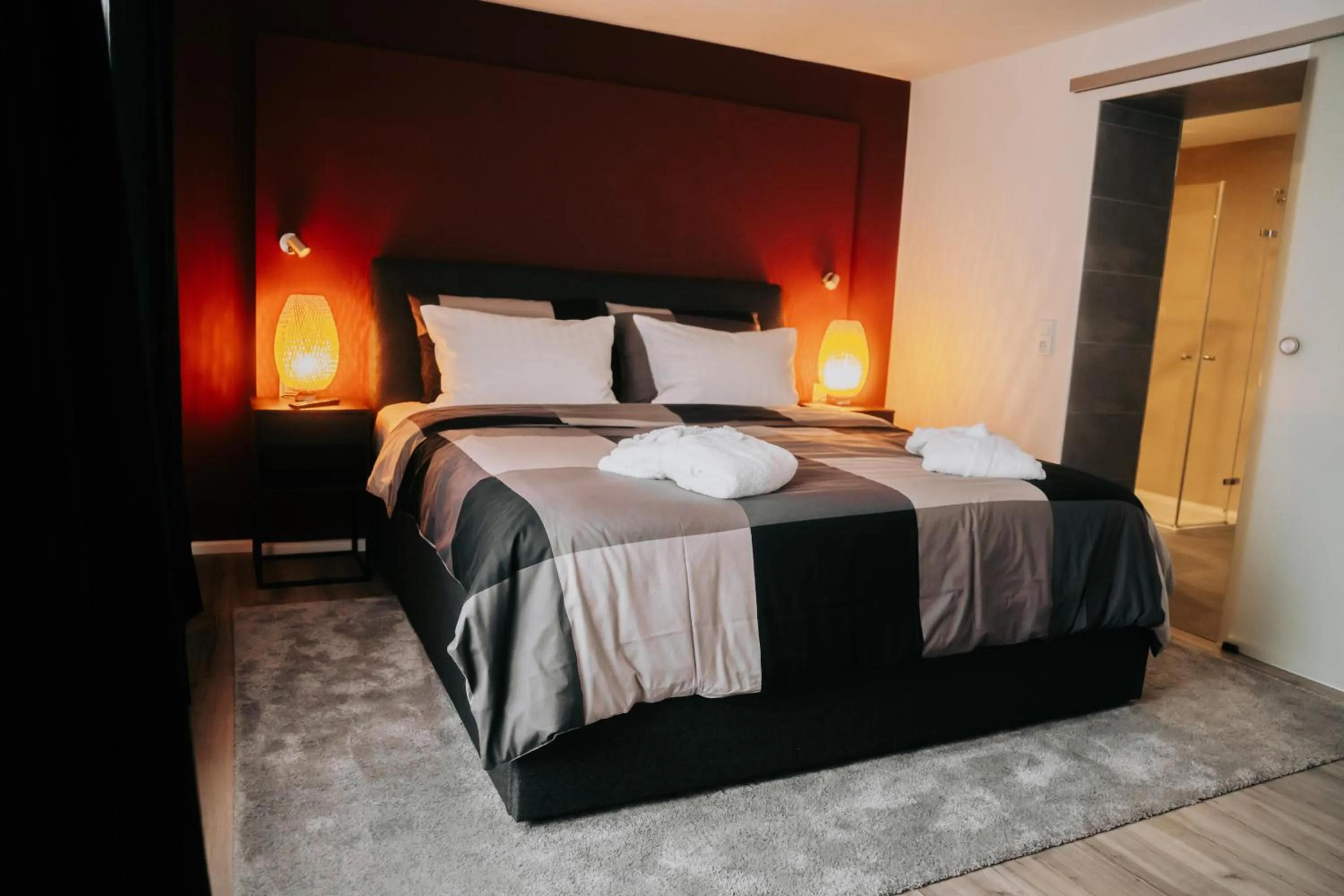 Living room, Bed in Golden Tulip Kassel Hotel Reiss