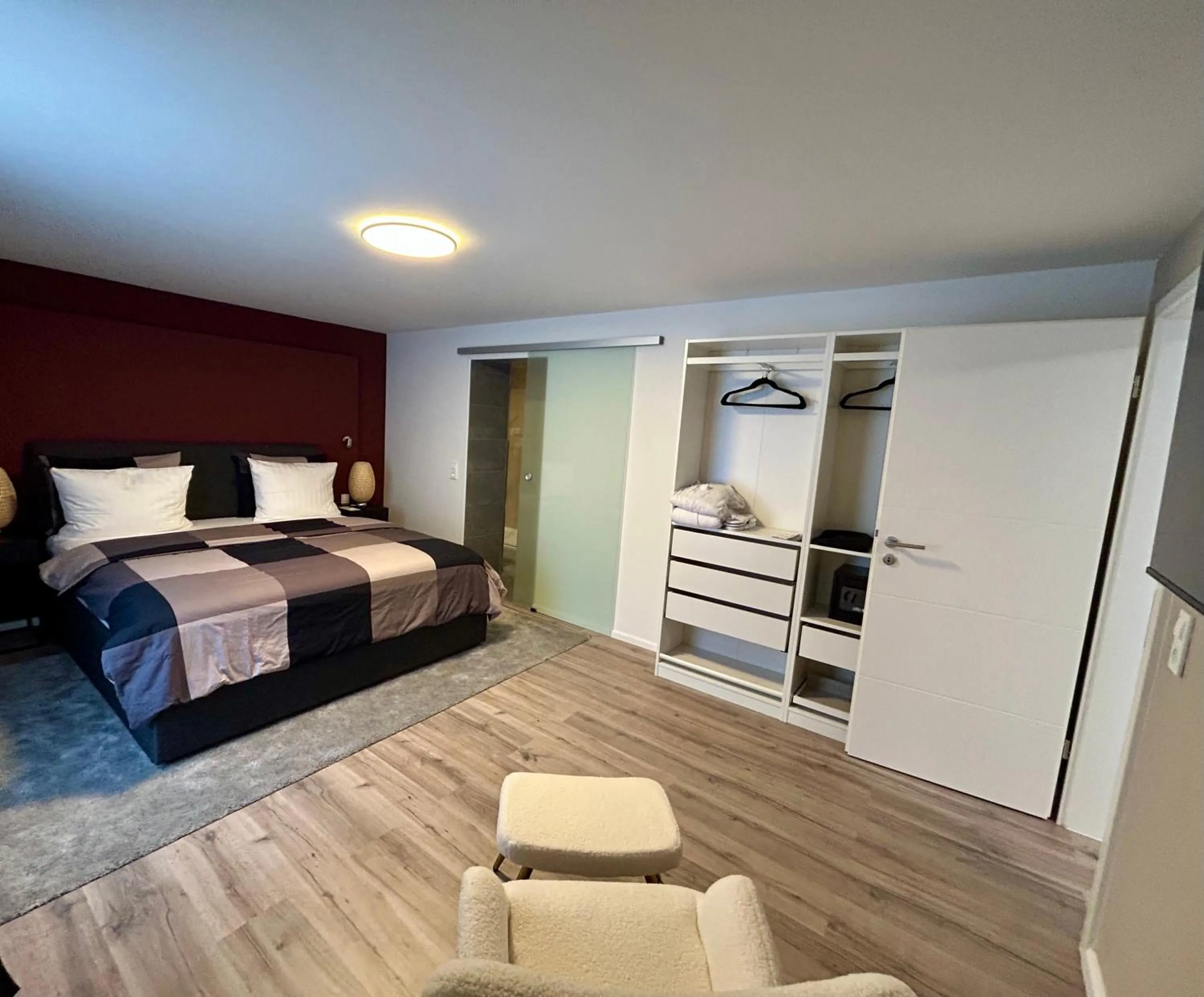 Living room, Bed in Golden Tulip Kassel Hotel Reiss