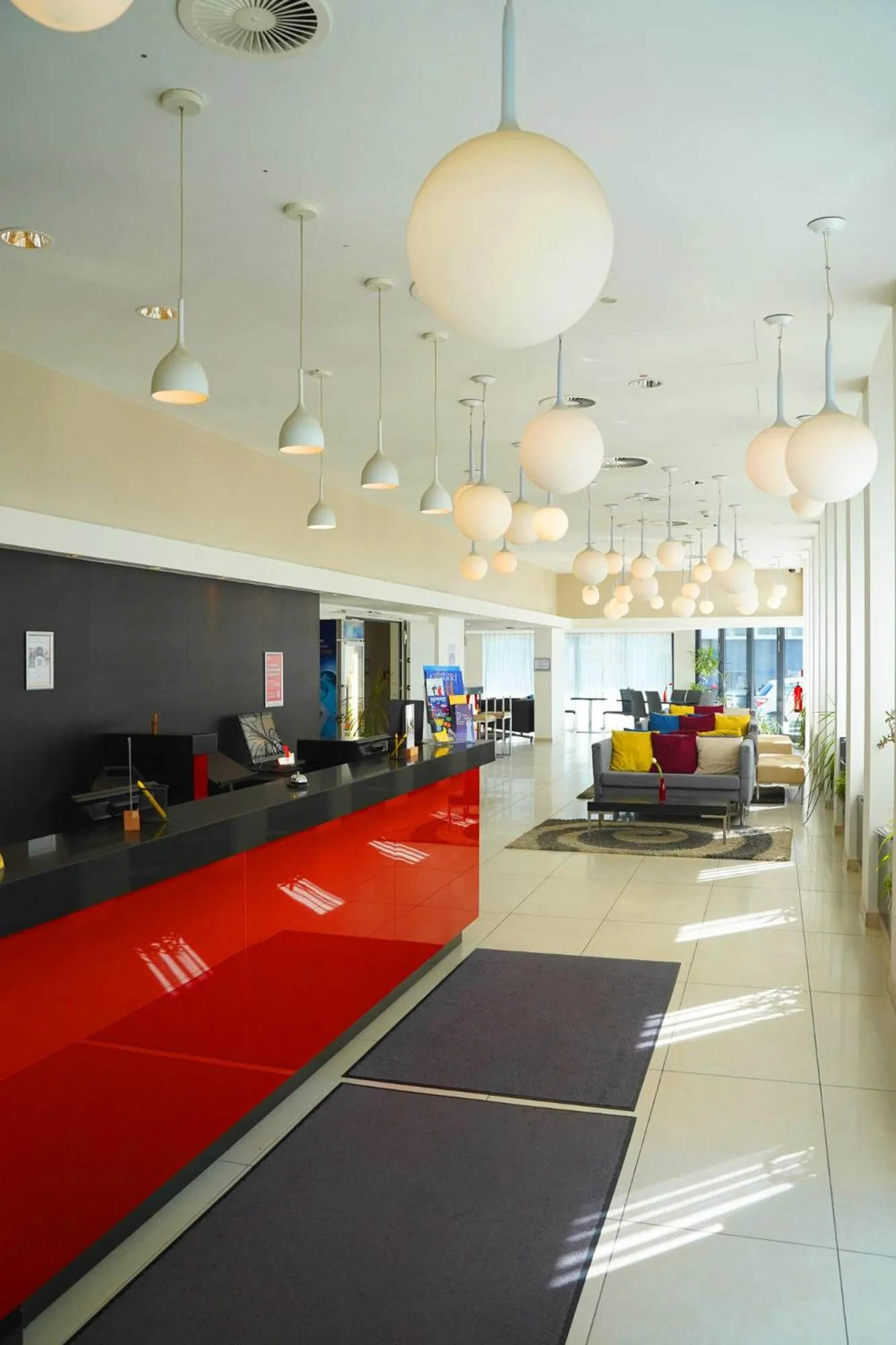 Lobby or reception in Golden Tulip Kassel Hotel Reiss