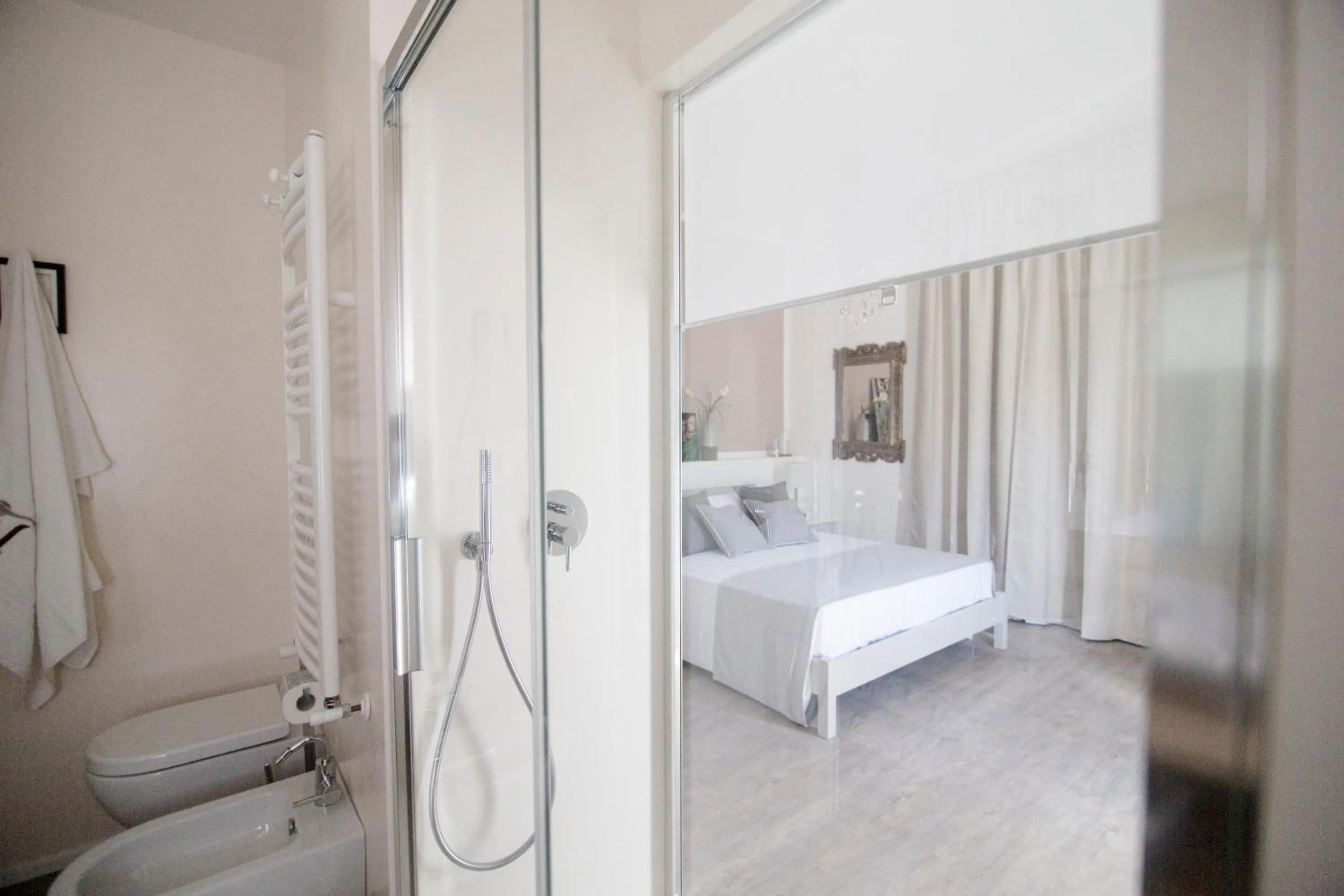 Shower, Bed in aMarti Suites B&B