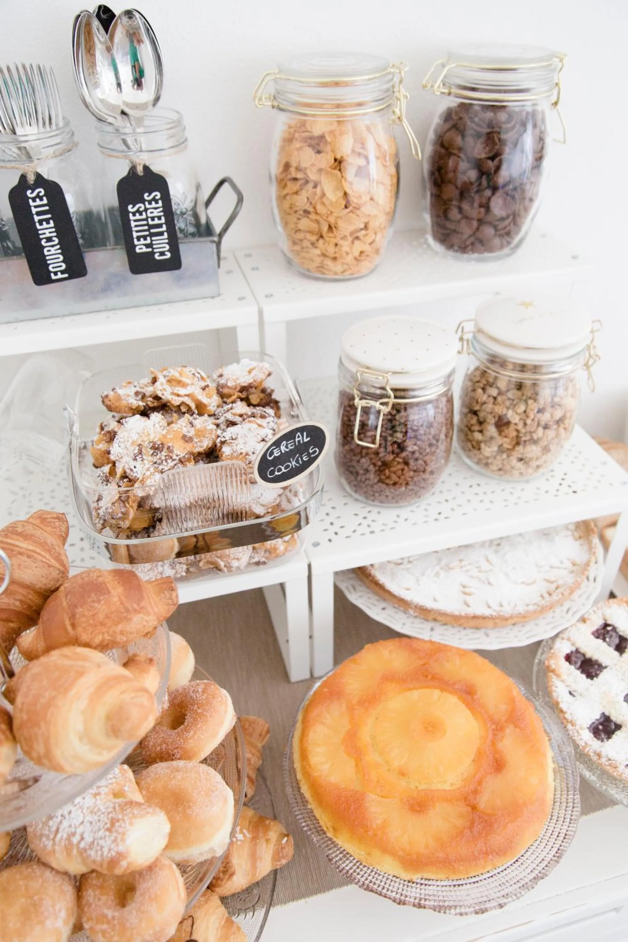 Breakfast in aMarti Suites B&B