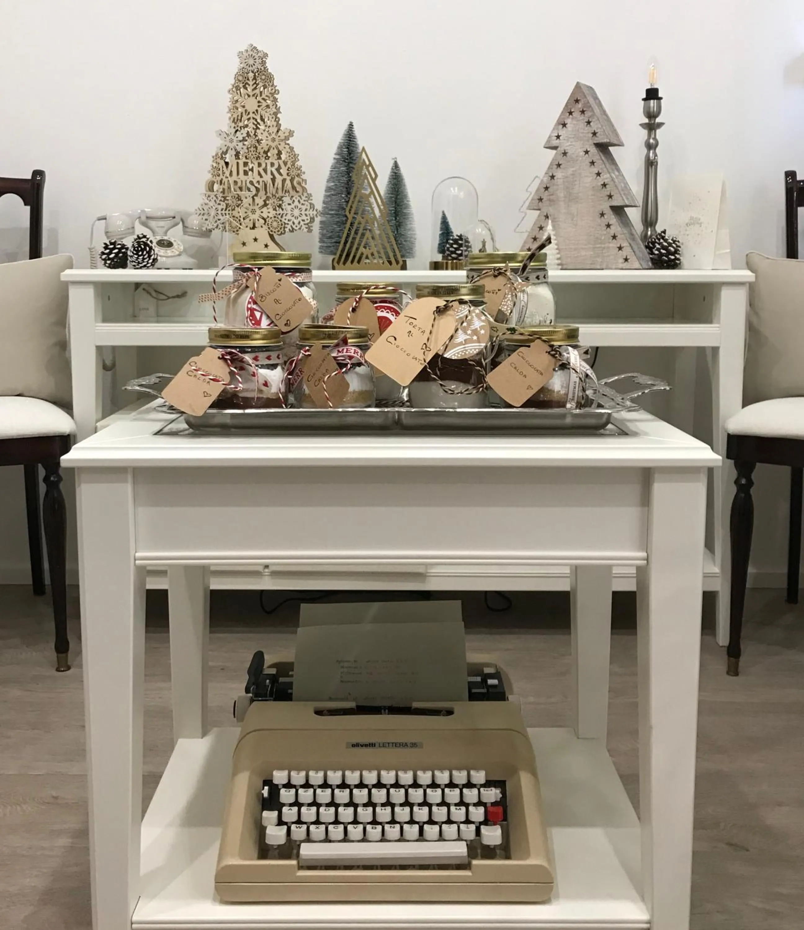 Communal lounge/ TV room in aMarti Suites B&B