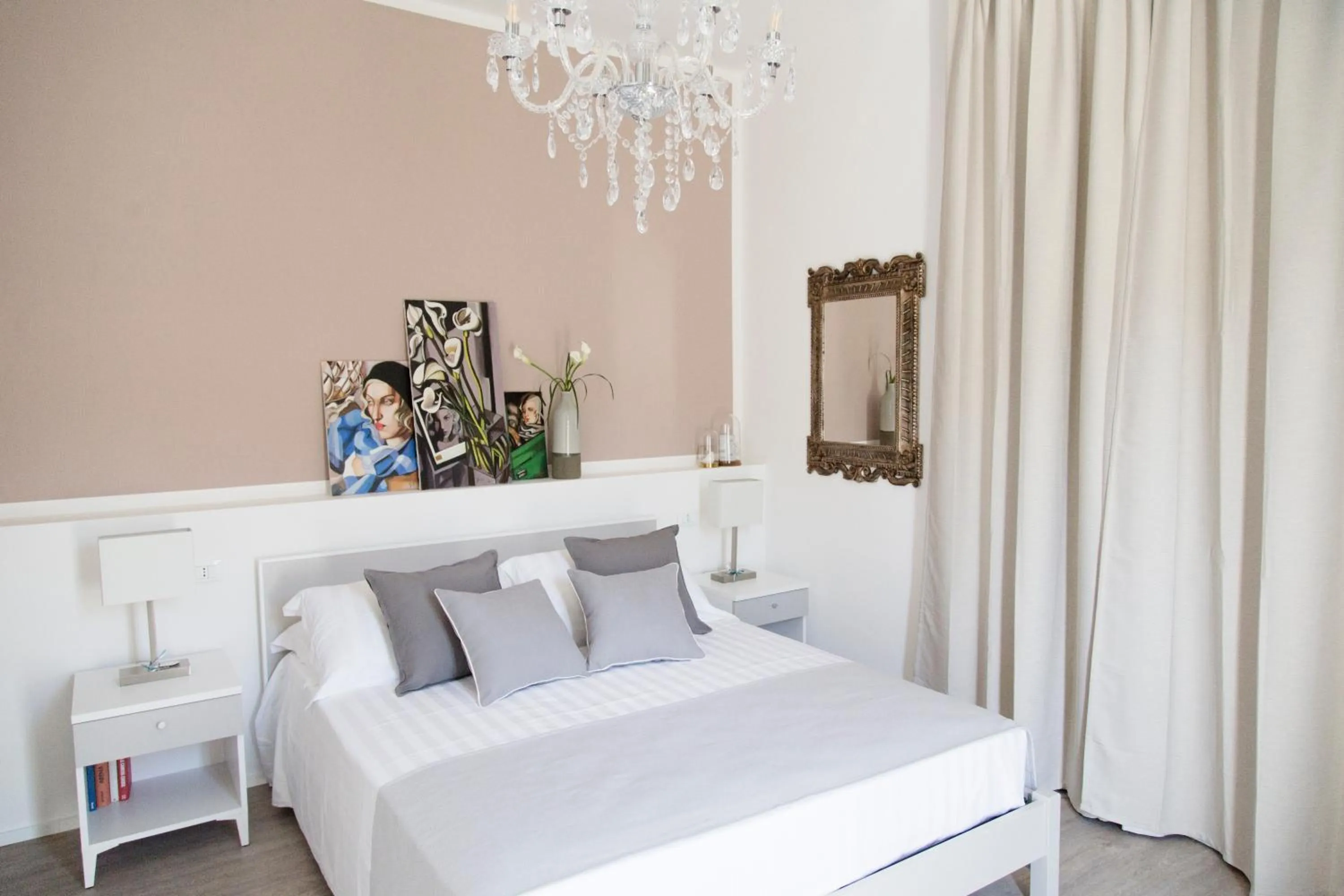 Bed in aMarti Suites B&B