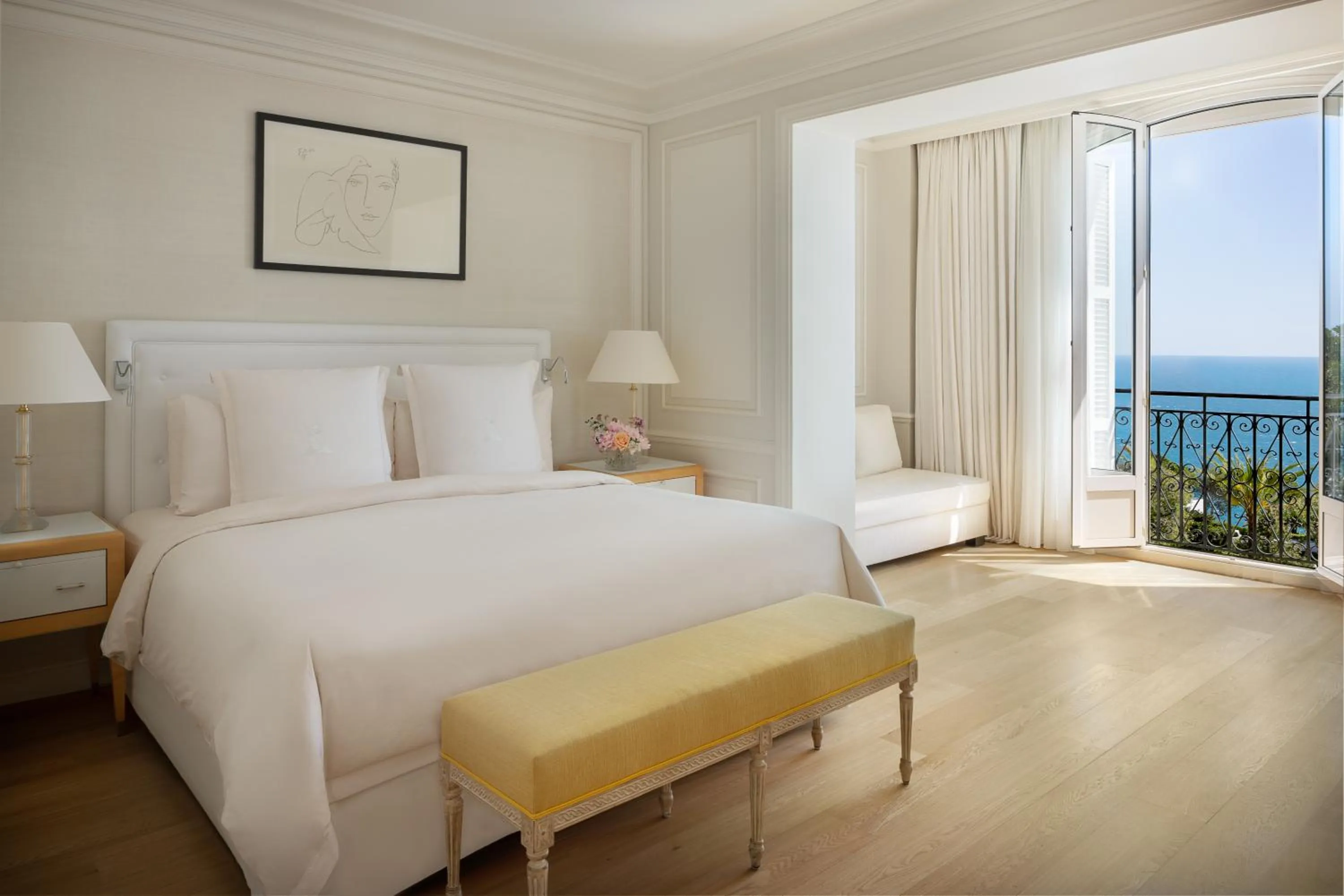 Bed in Grand-Hôtel du Cap-Ferrat, A Four Seasons Hotel