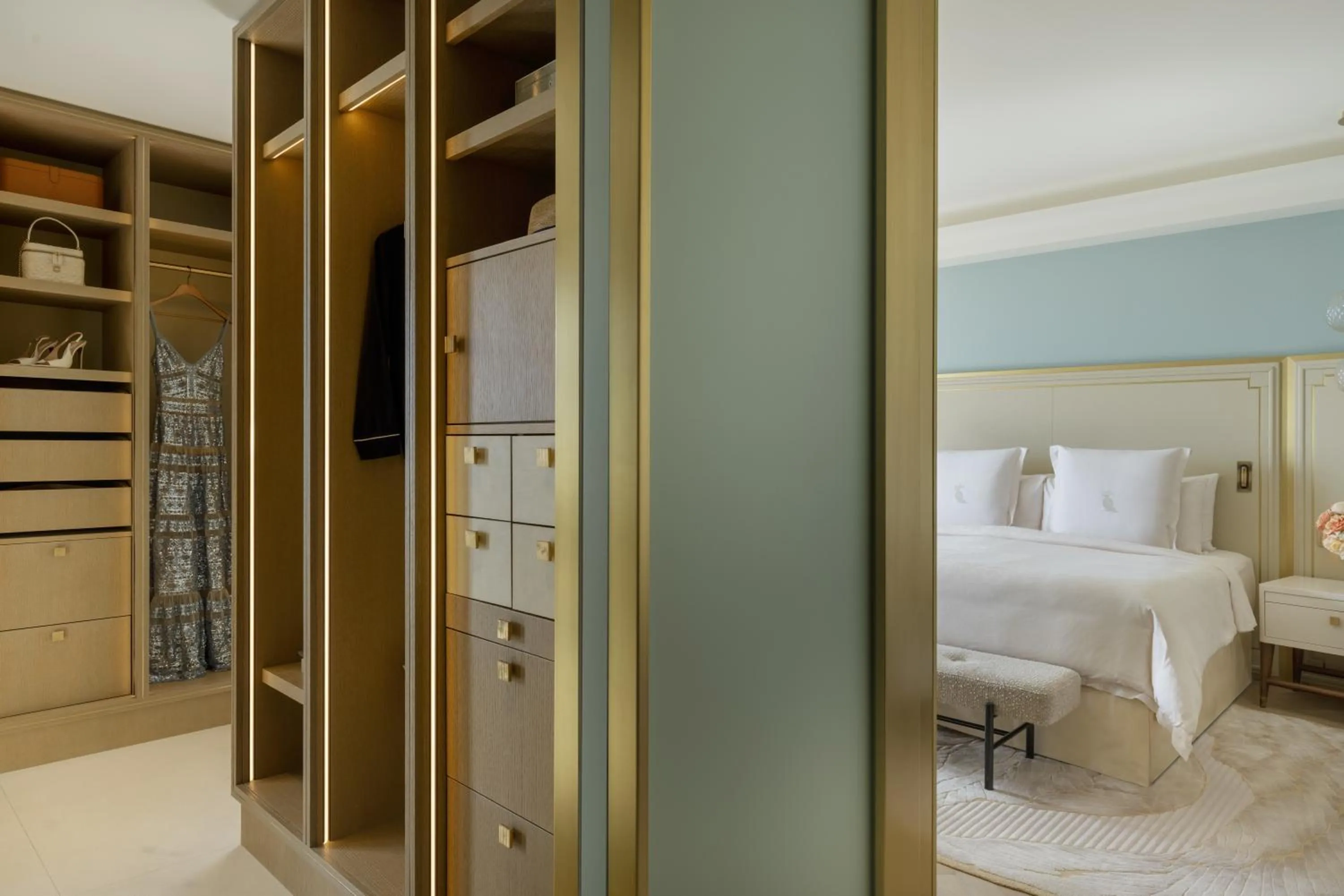 Bed in Grand-Hôtel du Cap-Ferrat, A Four Seasons Hotel