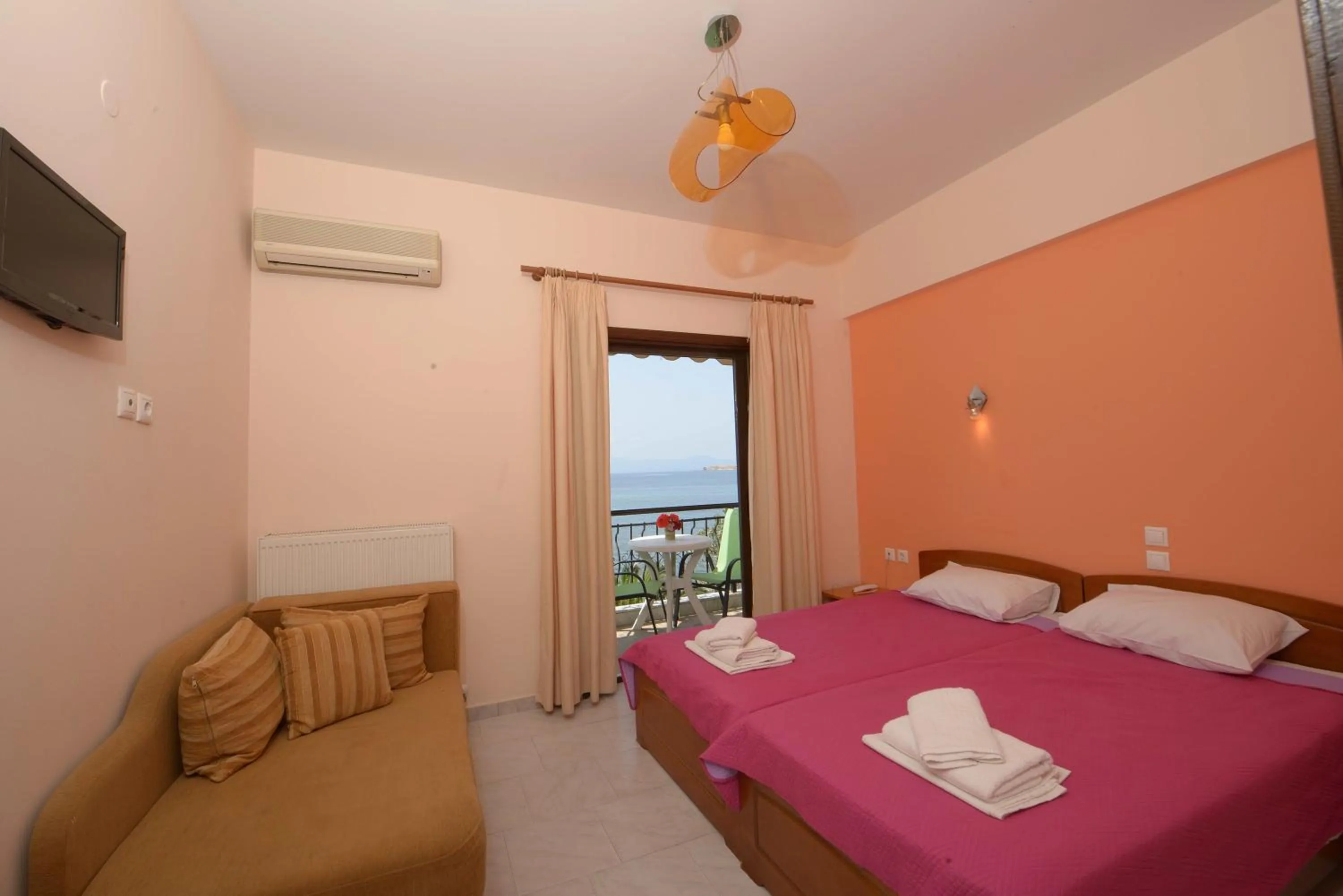 Bed in Hotel Akrogiali