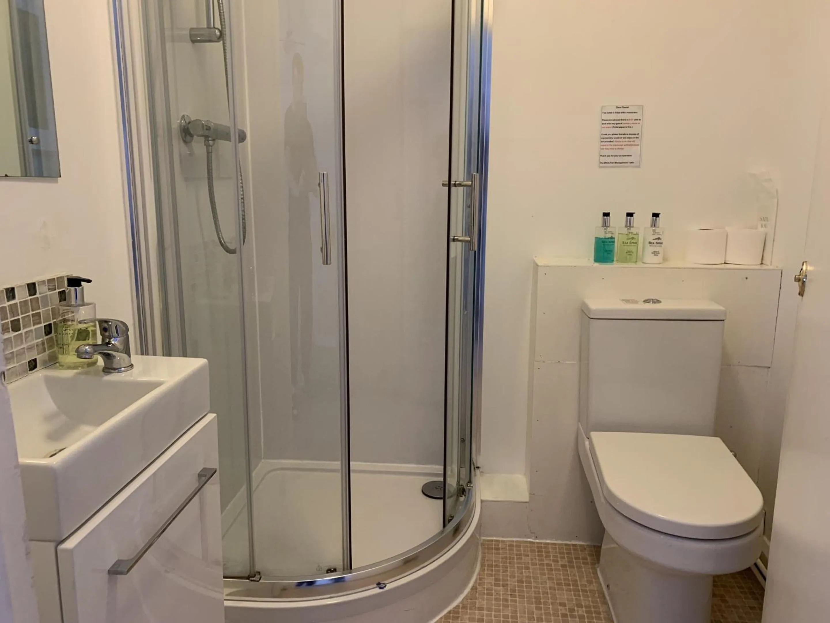 Bathroom in The White Hart Country Inn