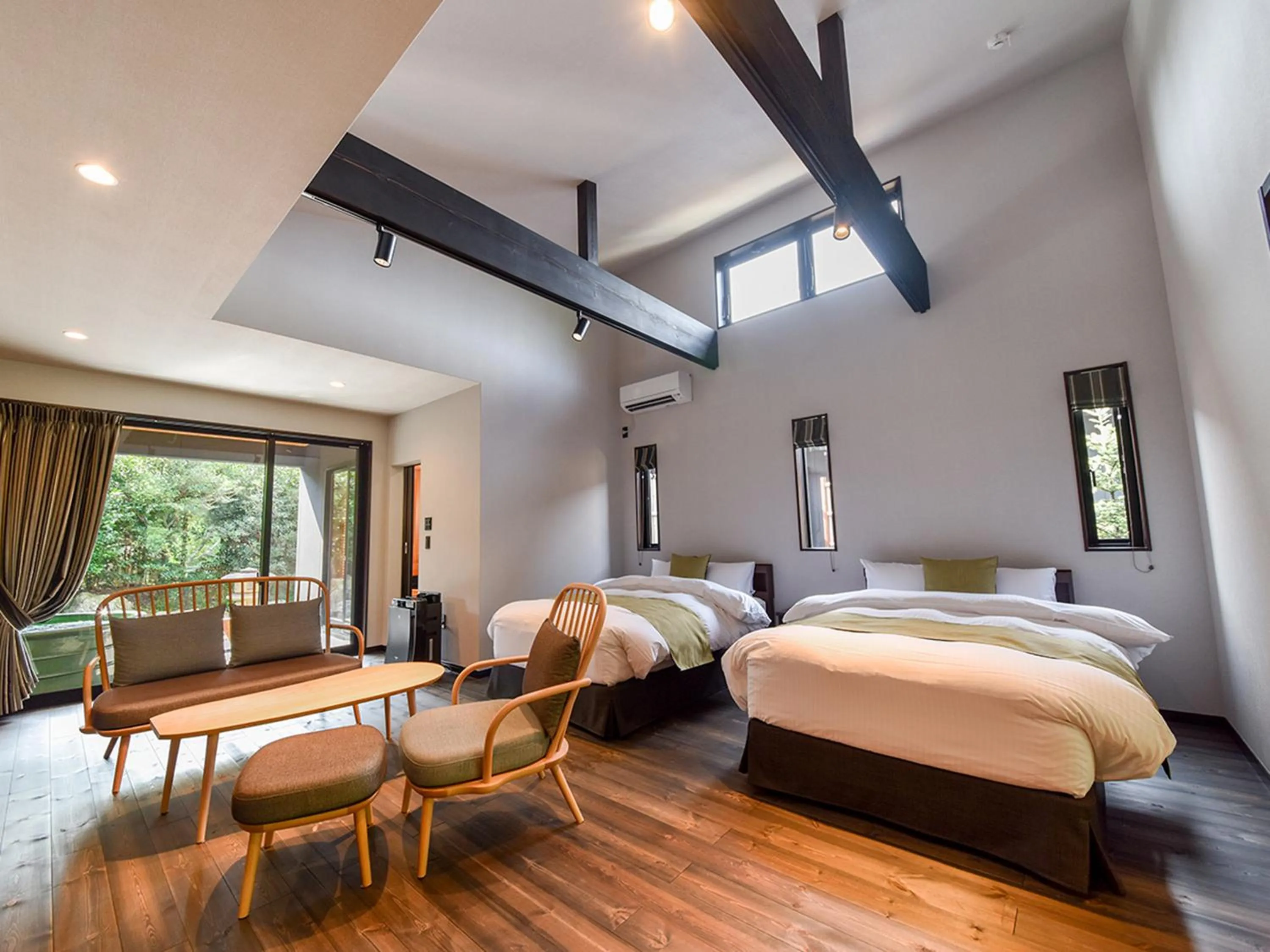 Photo of the whole room in Auberge Yusura